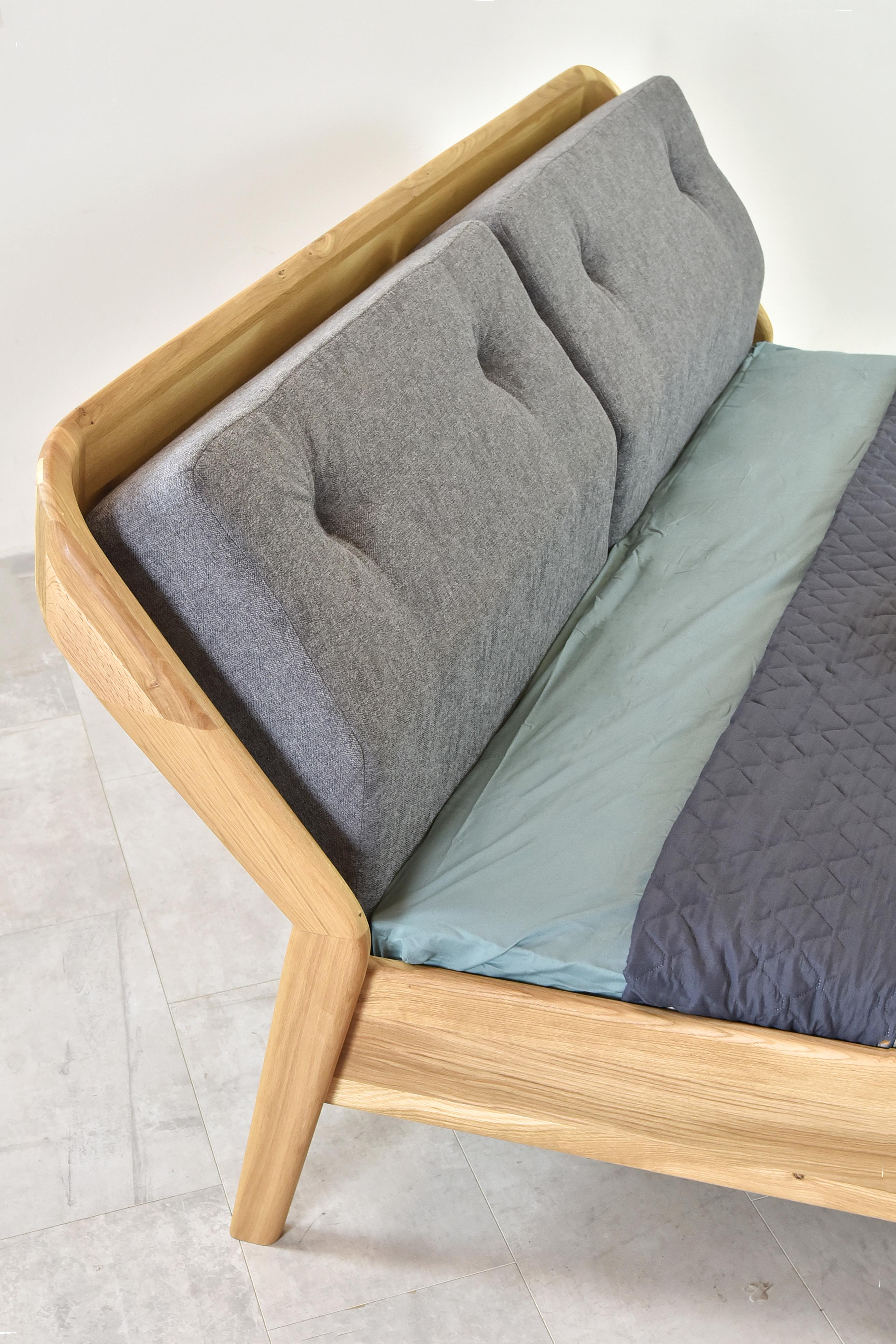 luxusní postel z dubu
