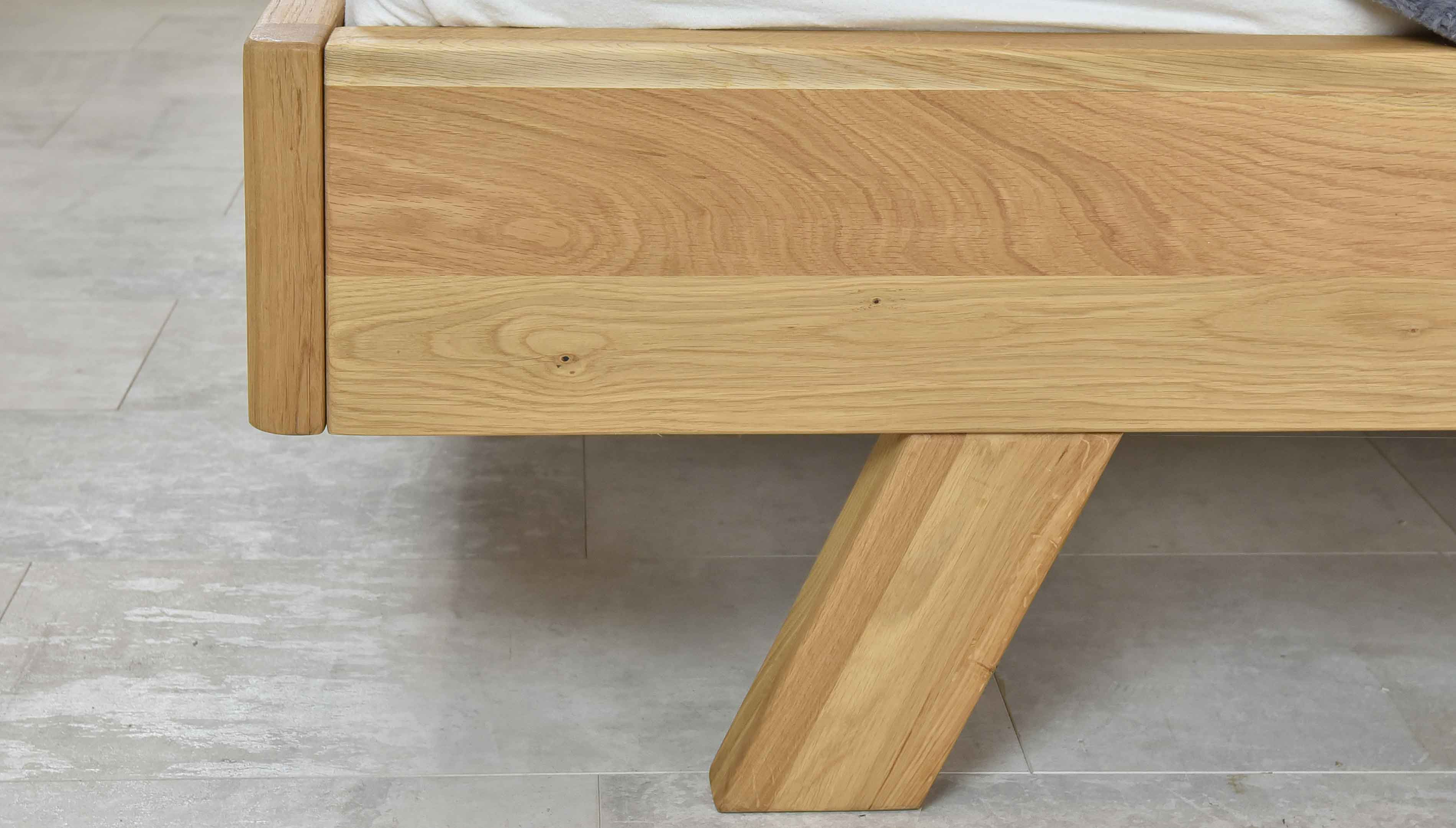noční stolek marina dub masiv