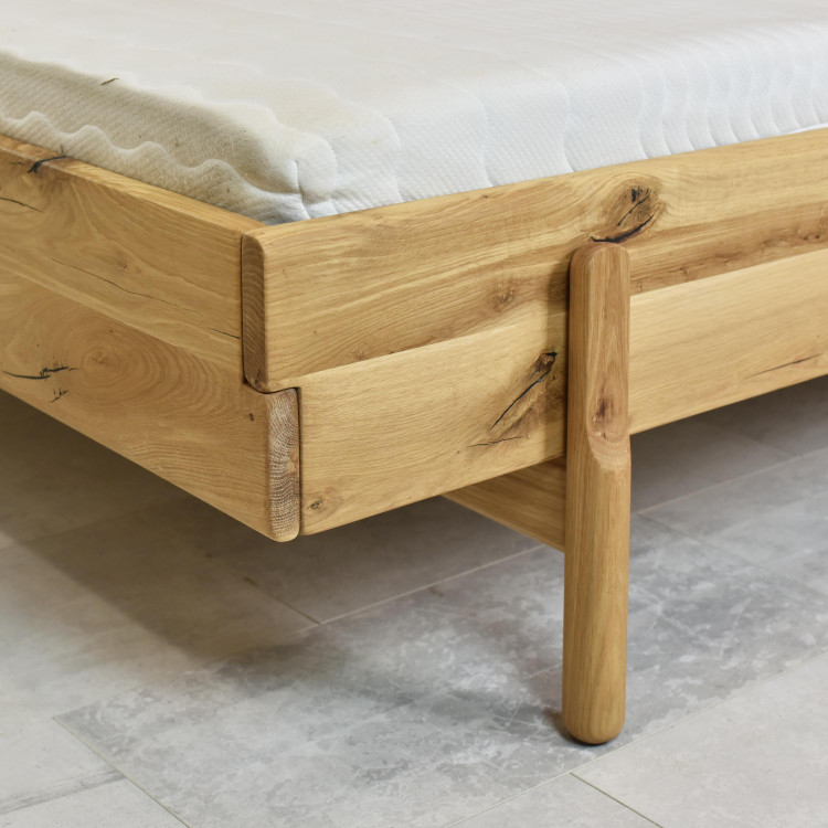 Dubová postel ve skandinávském stylu na nožičkách 180 x 200 cm , Dubové postele- 5