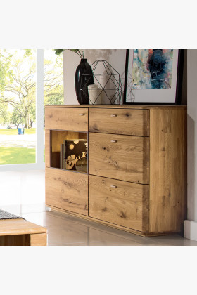 Nízká komoda s jednou prosklenou částí z dubu DP 2