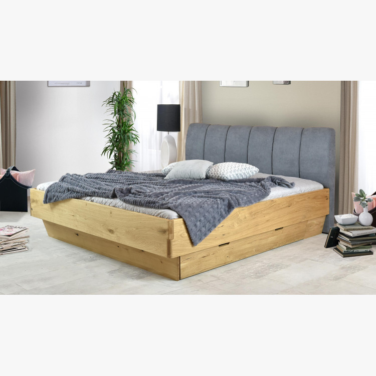 Masivní postel s úložným prostorem a látkovým čelem