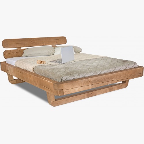 Dřevěná postel z trámů...