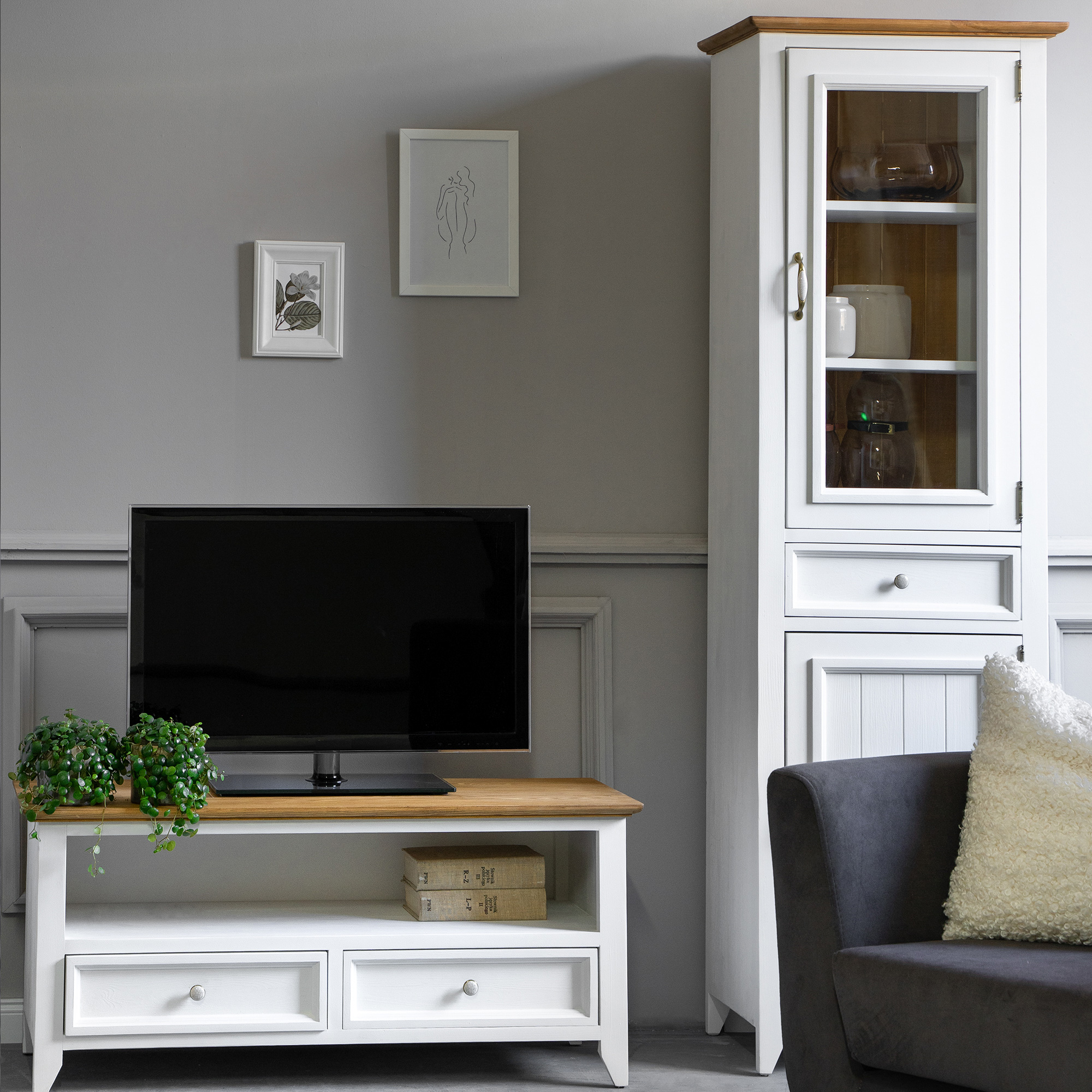 Biely drevený nábytok Lille - Vitrína