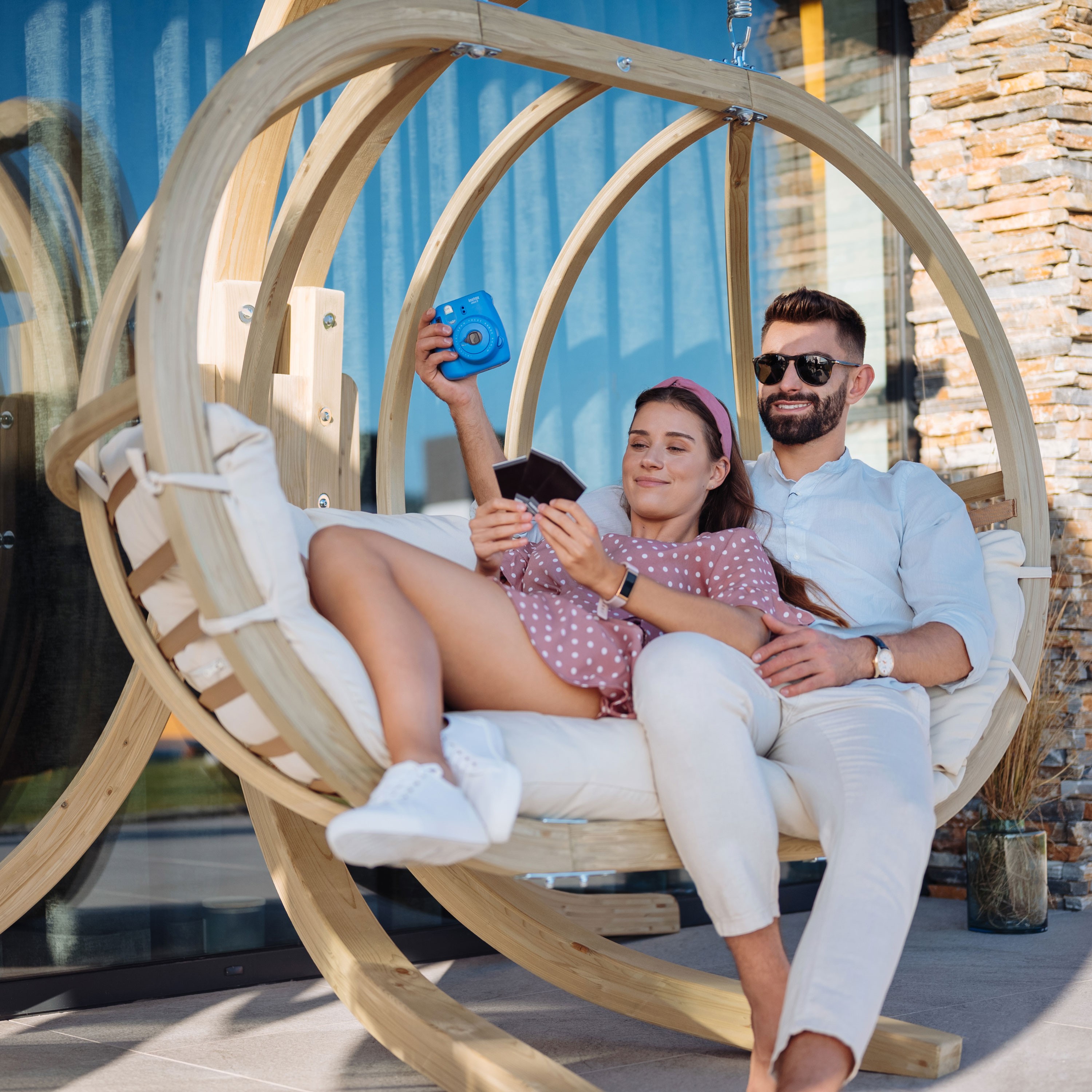 Fa kerti hintaszék, krémszínű