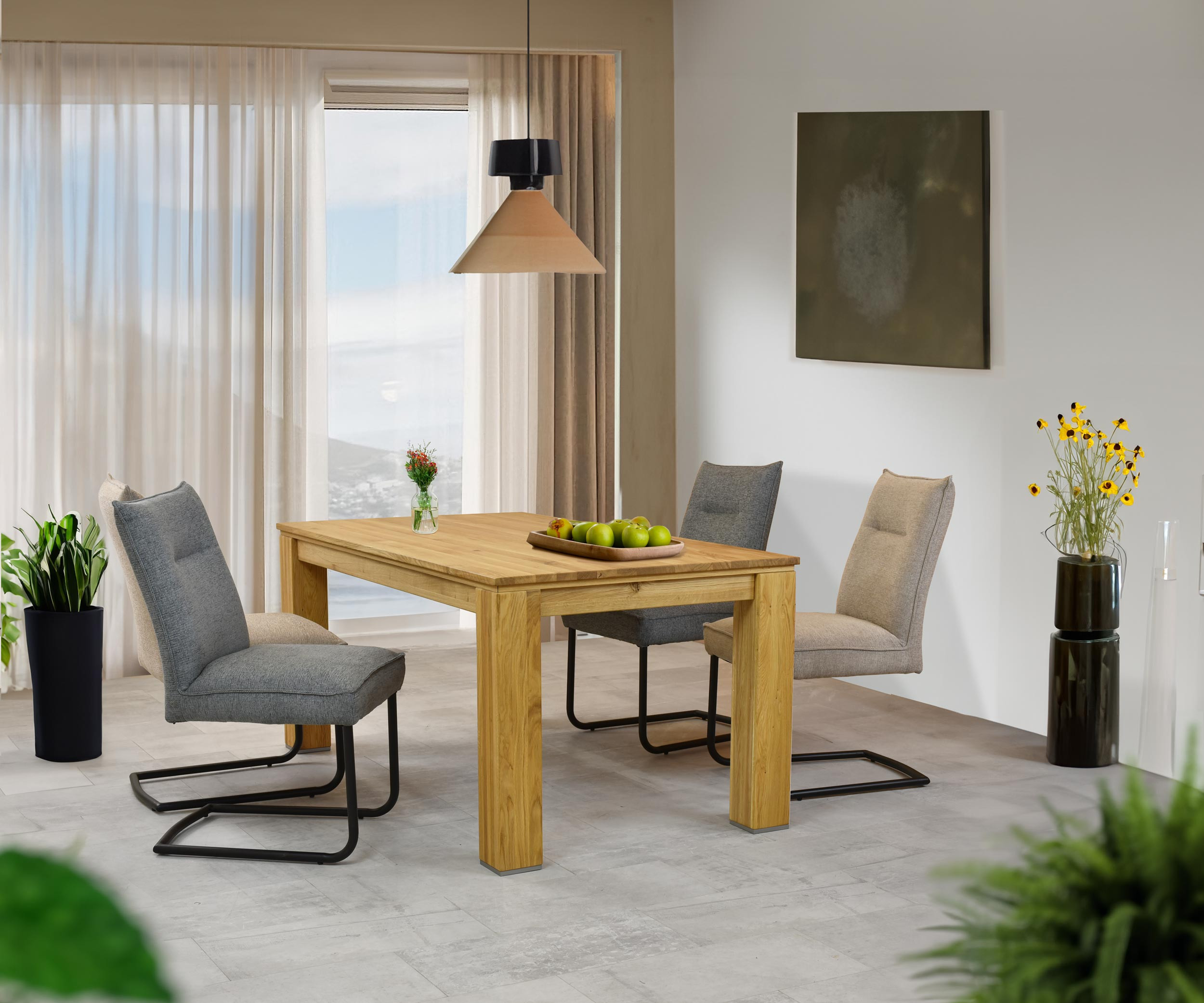 Stolička s kovovými nohami, béžová látka model Firenza