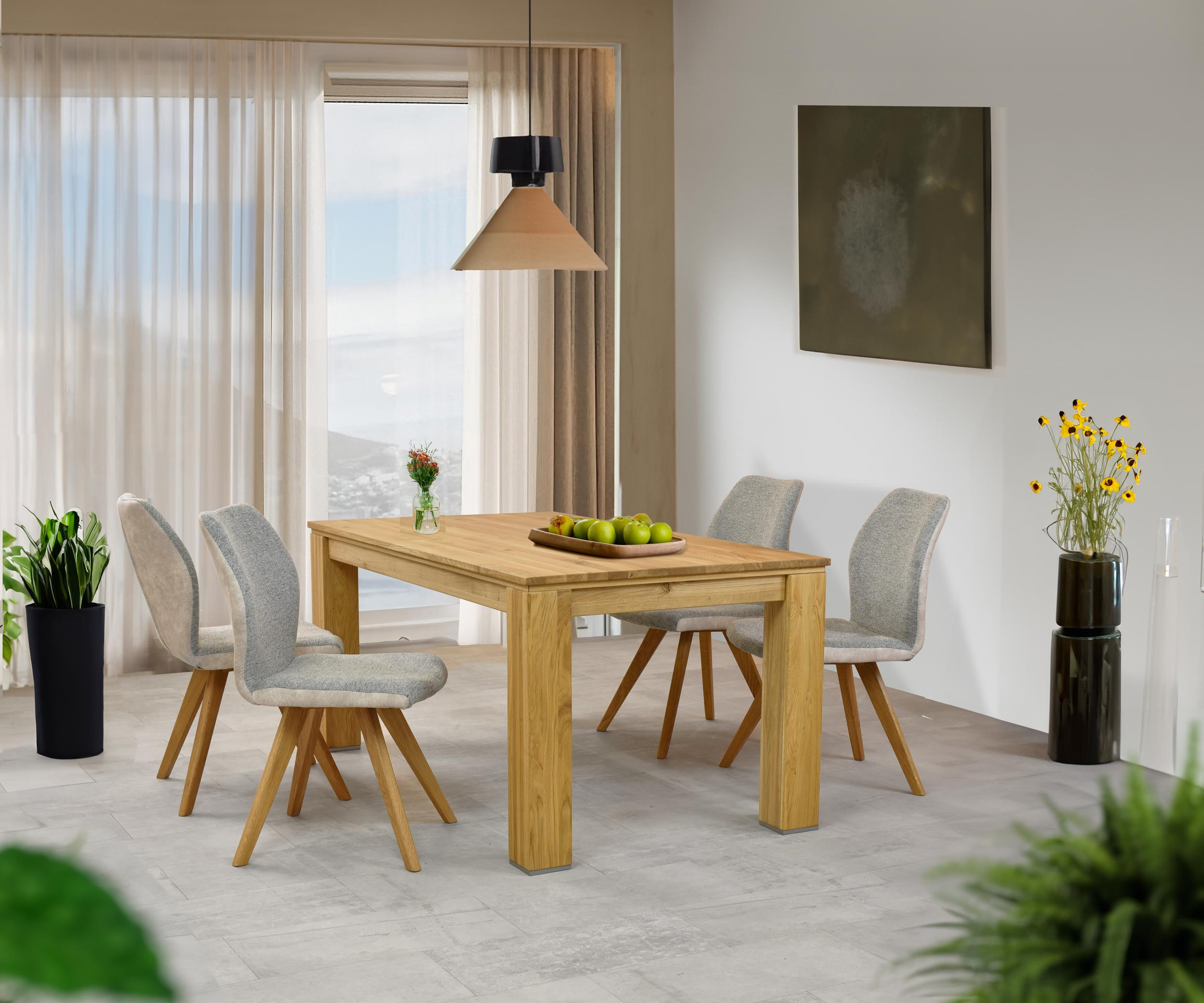 Grauer Stoffstuhl mit Holzbeinen Modell Hacienda