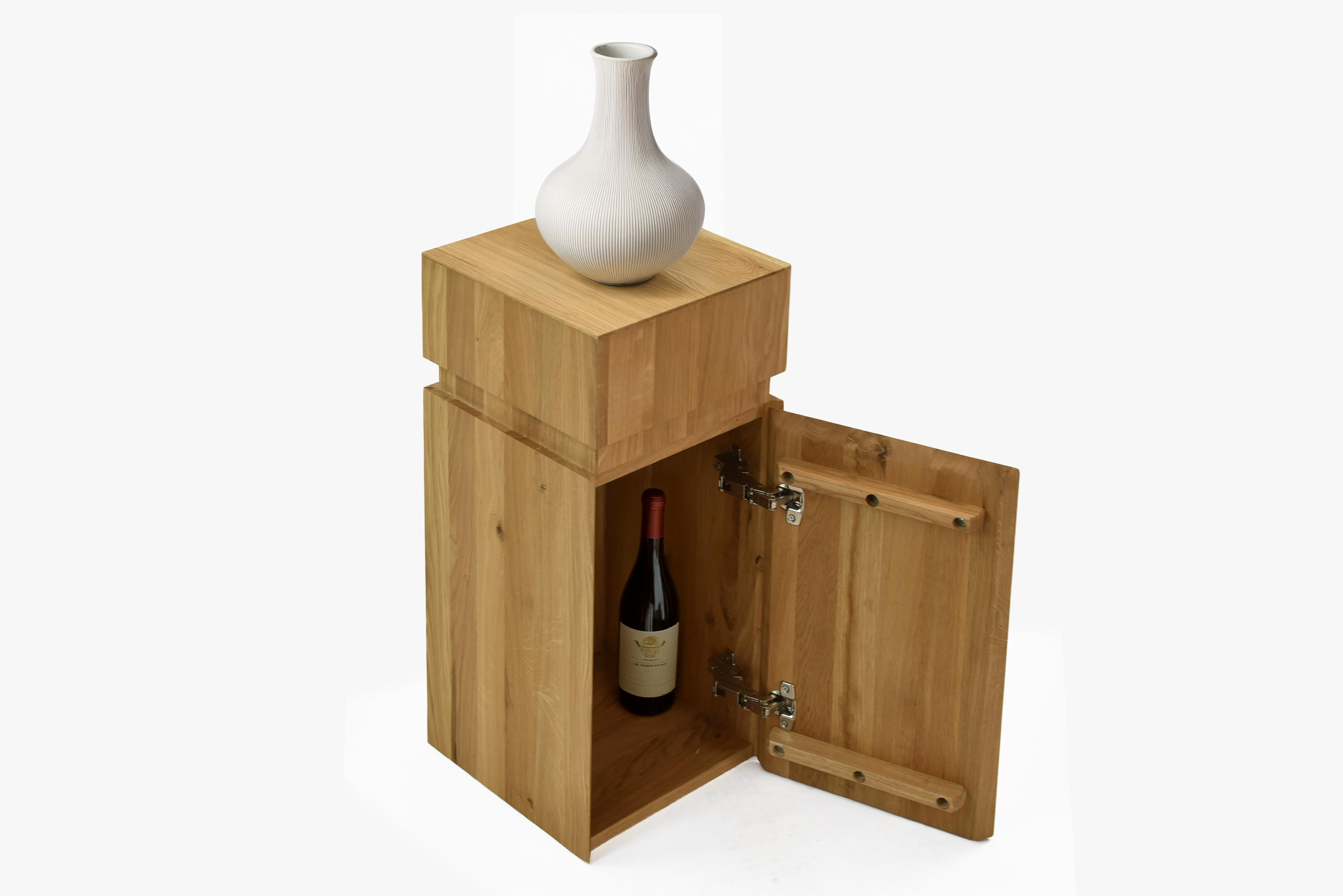 Beistelltisch mit Tür aus Holz