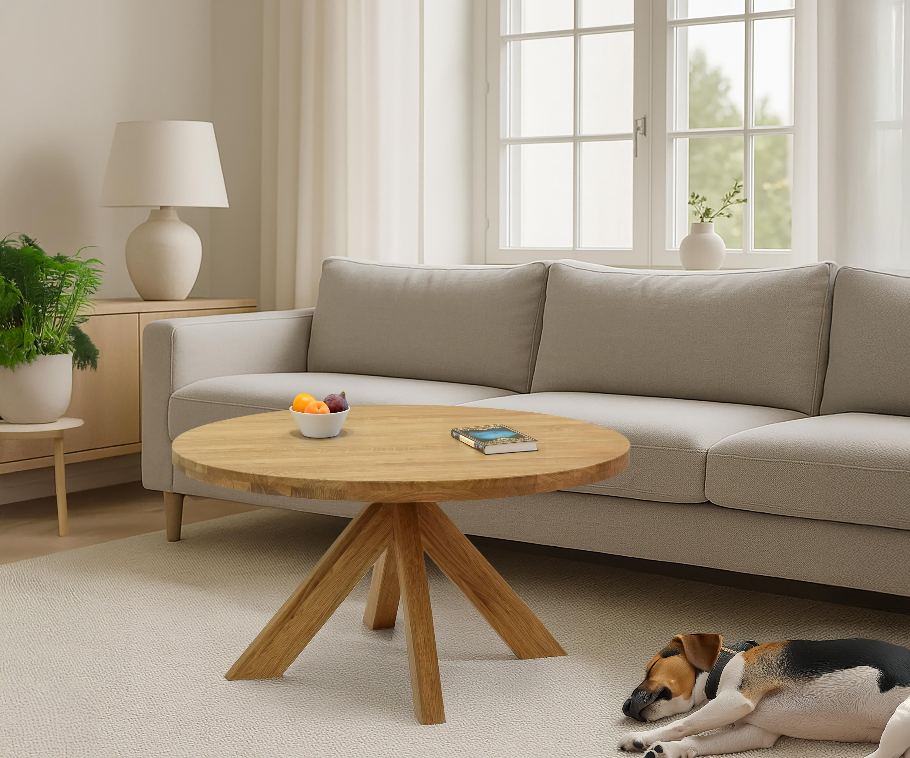 Runder Holztisch mit einem Durchmesser von 90 cm