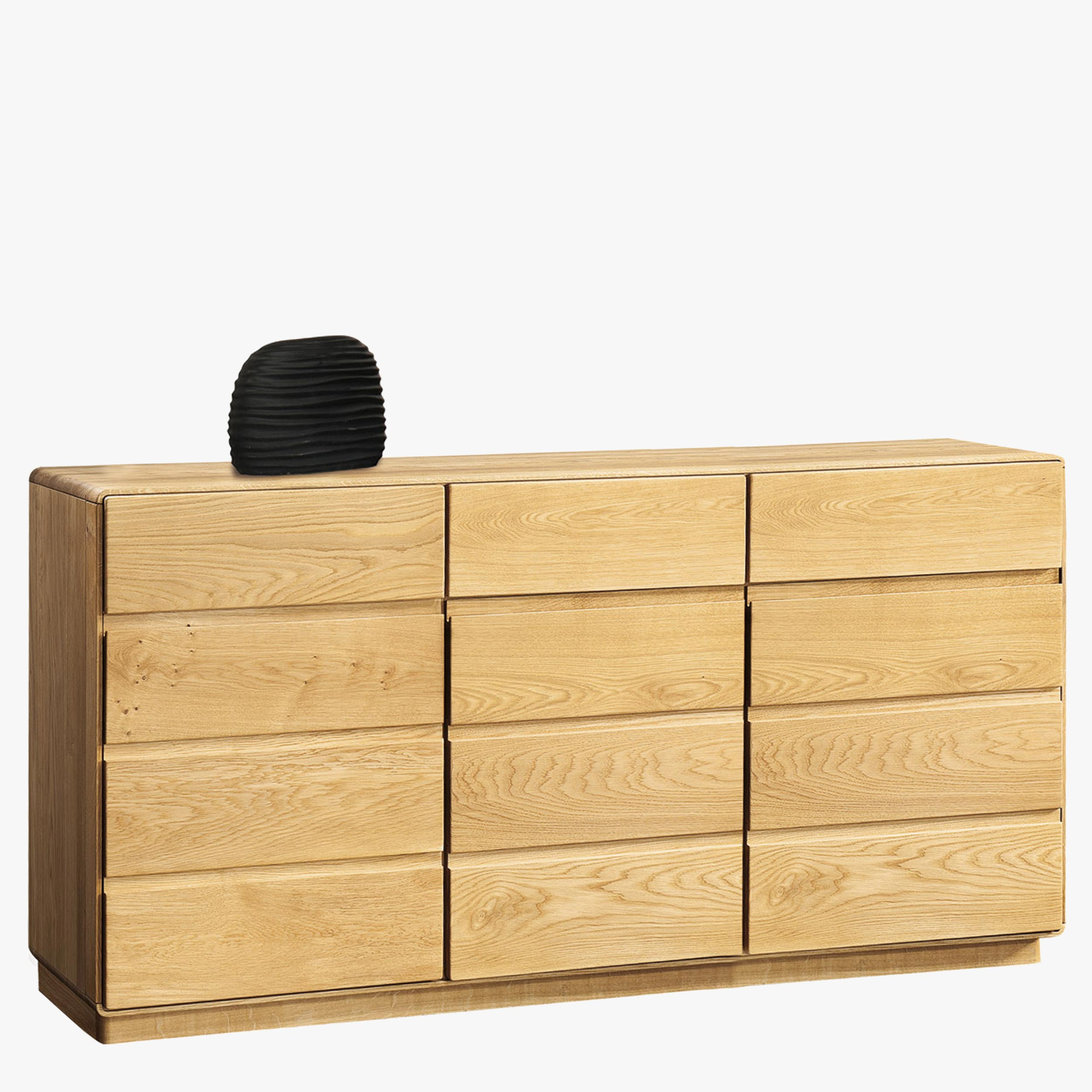 drevená dubová komoda do spálne