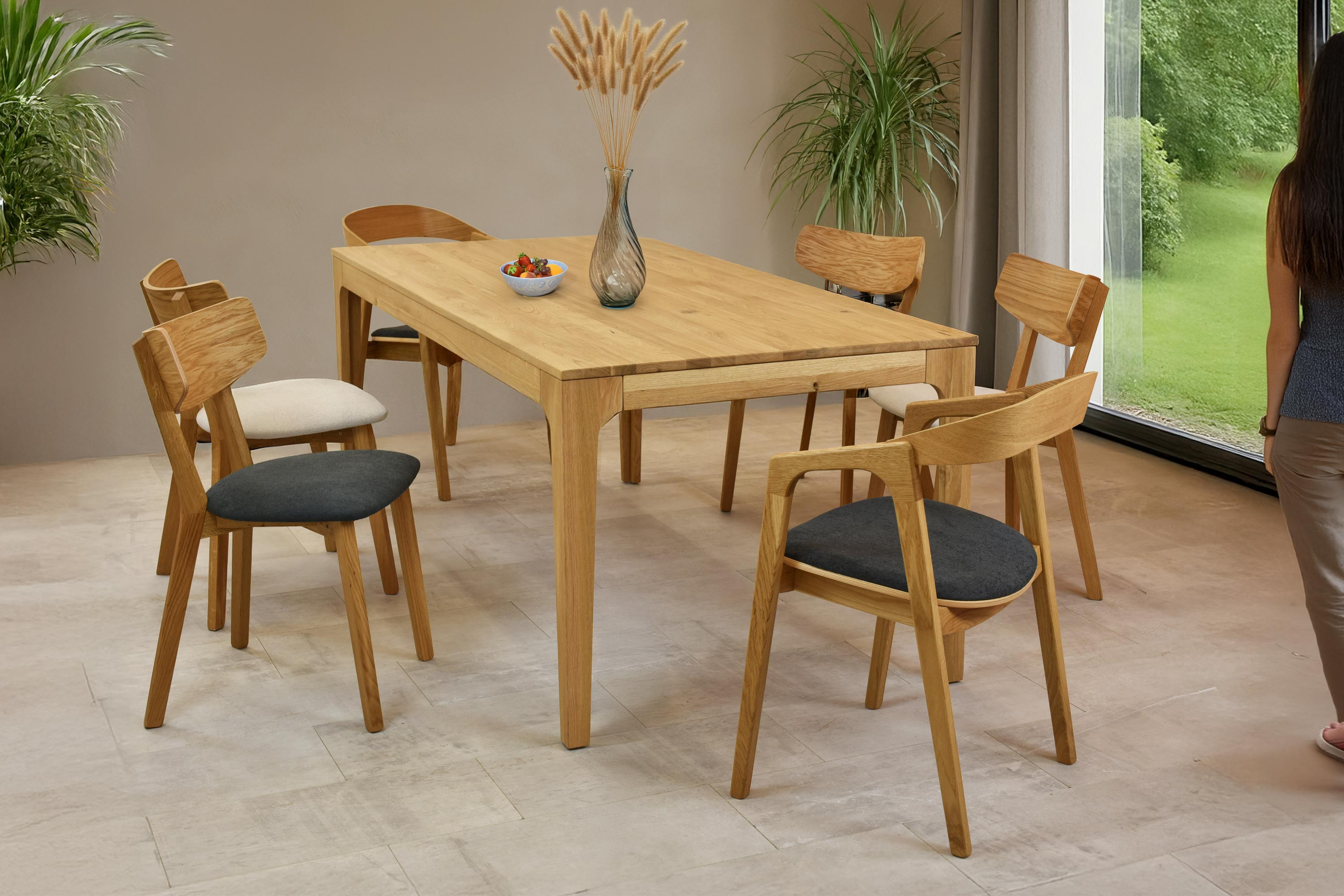 Dubová stolička s tmavo šedým čalúnením model Jonatan