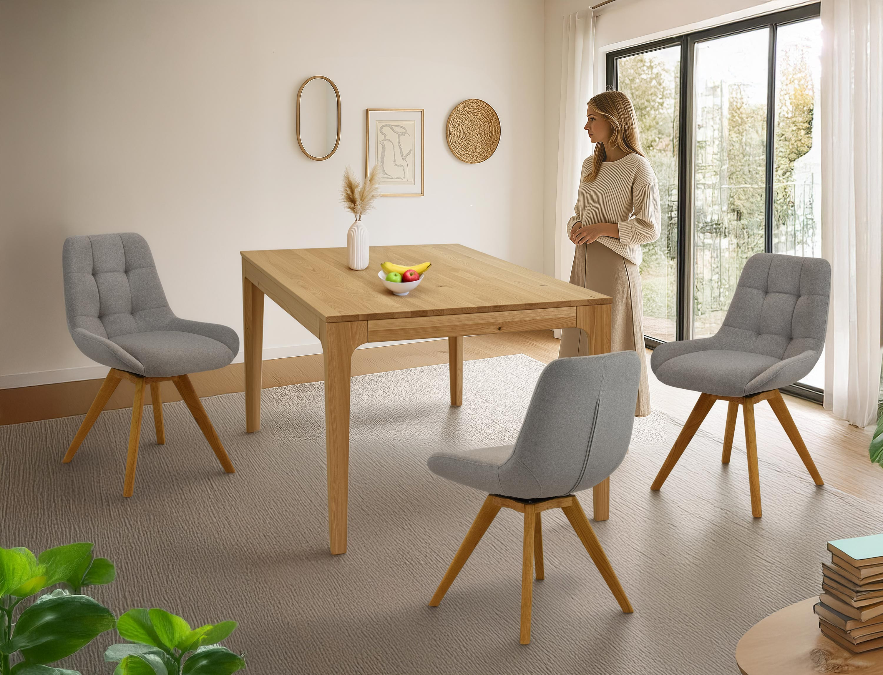 Pohodlná jedálenská stolička, svetlé čalúnenie, nohy dub natural