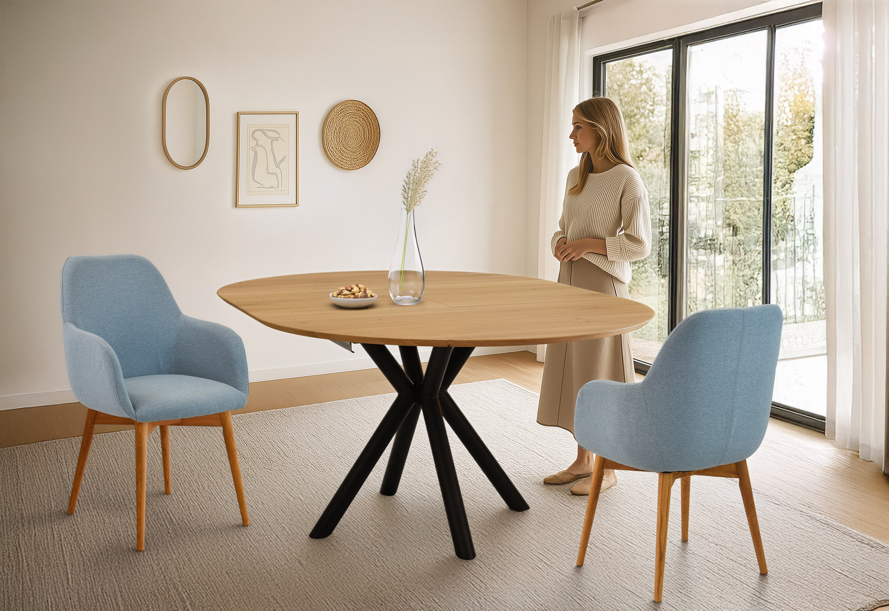 Eichen-Essgruppe mit Stühlen im Naturton