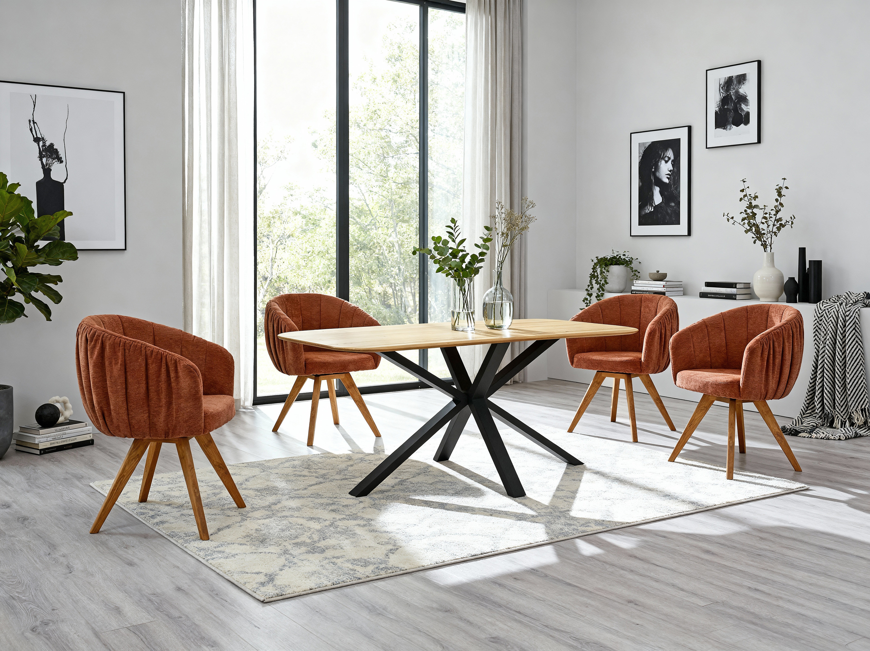 Detail dubovej stoličky s podrúčkami