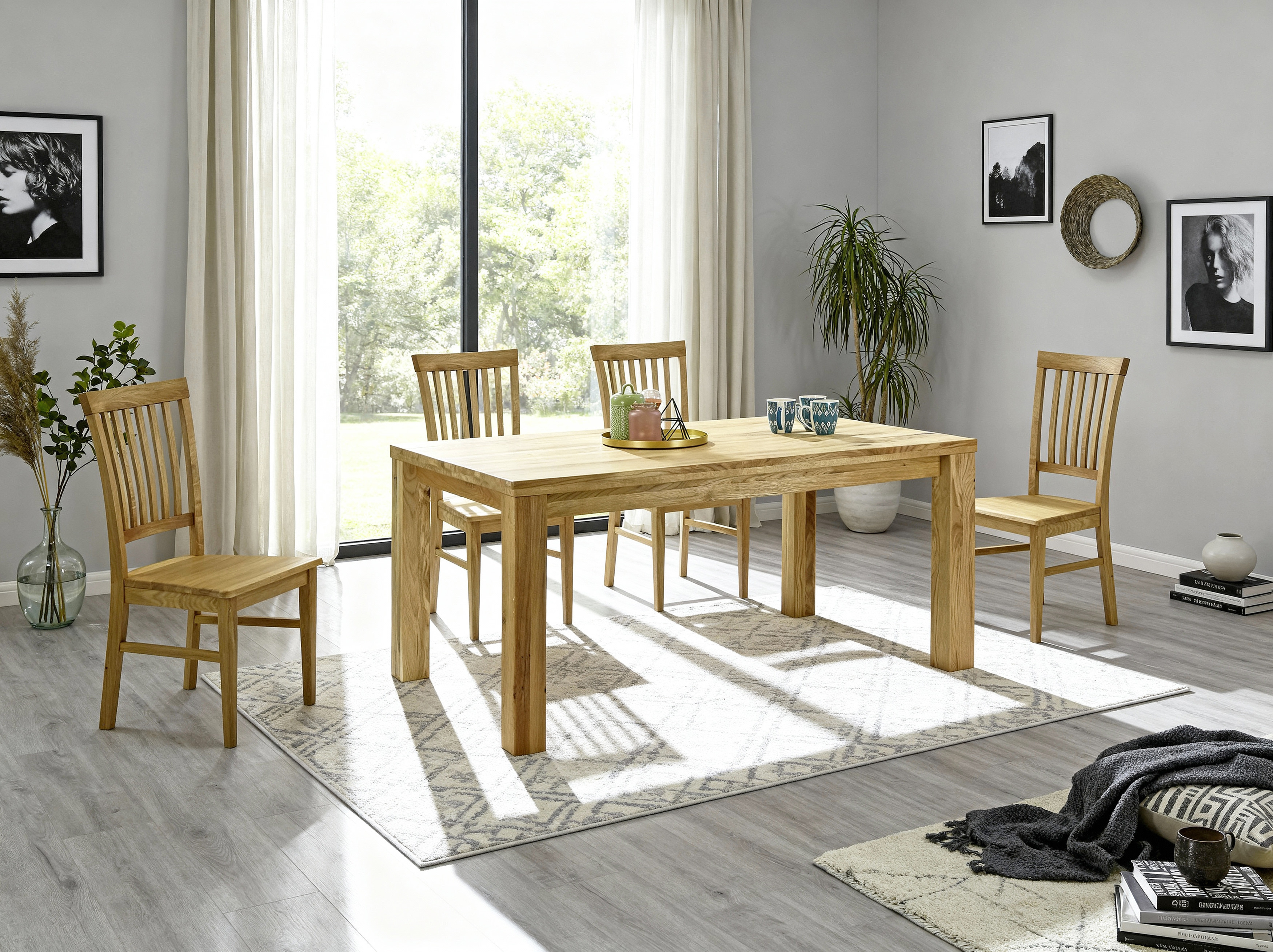 Eichentisch im Interieur