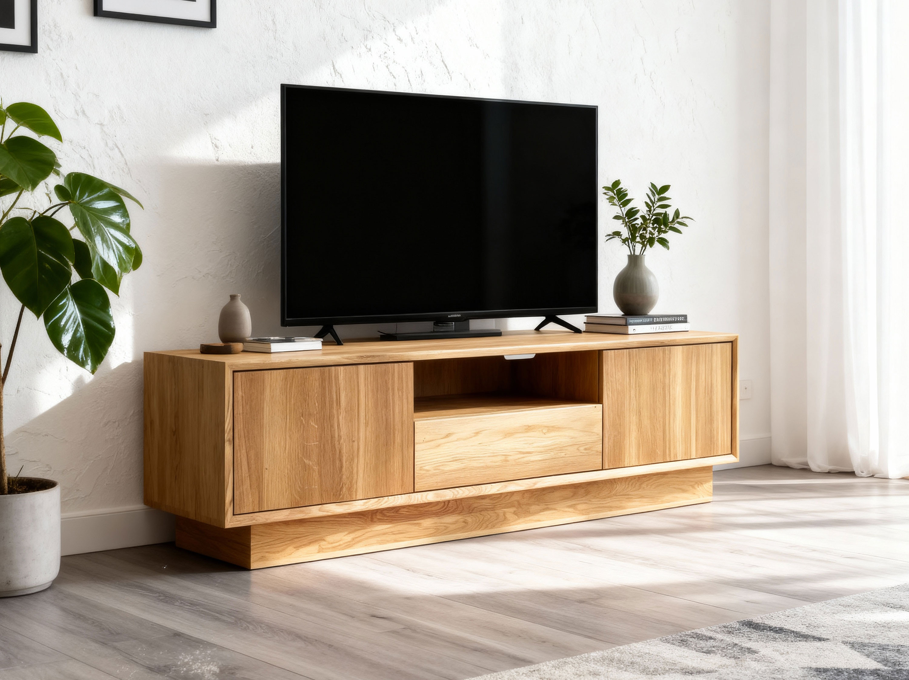 Massive Eichen TV-Kommode