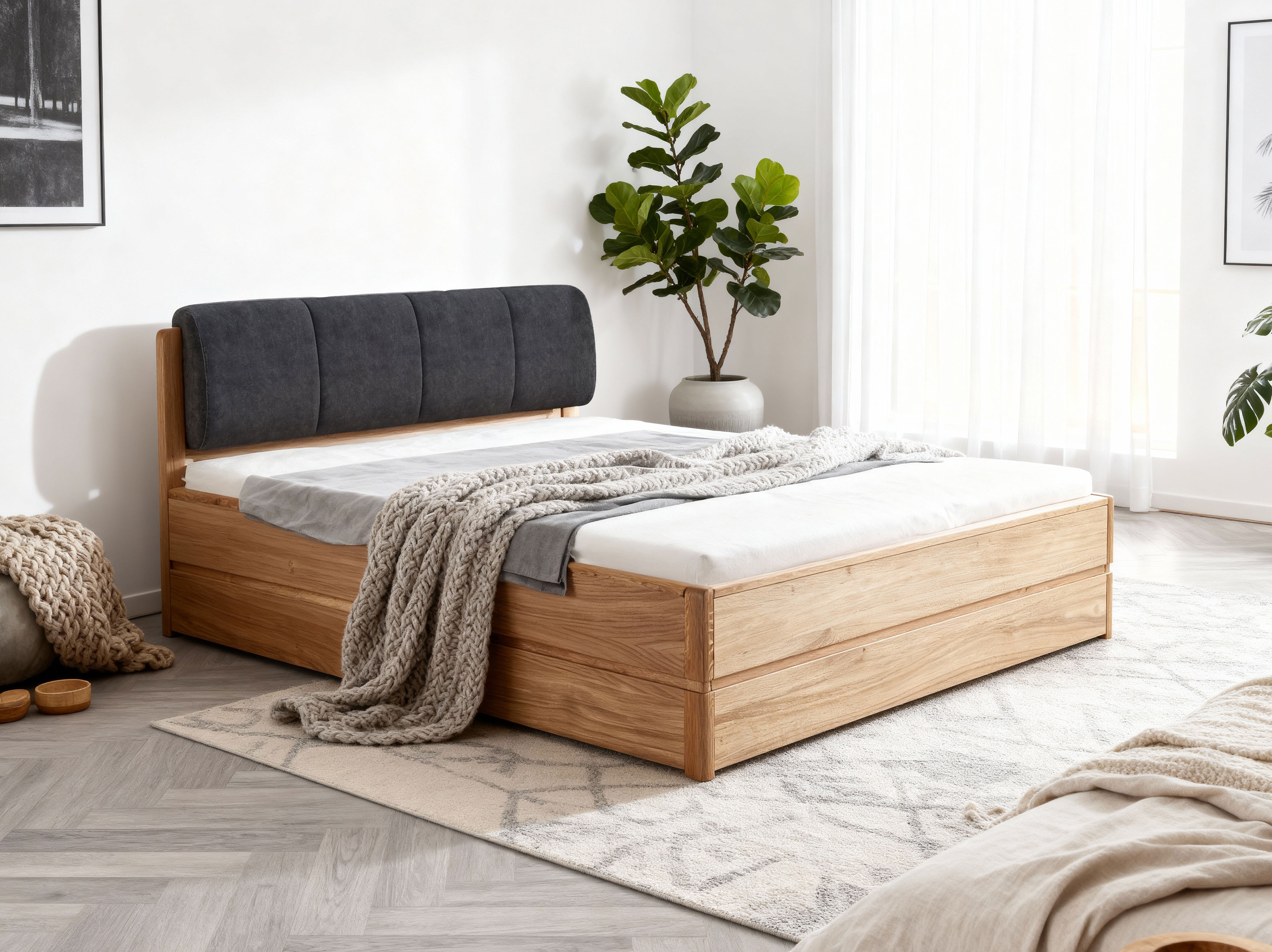 Manželská posteľ s úložným priestorom