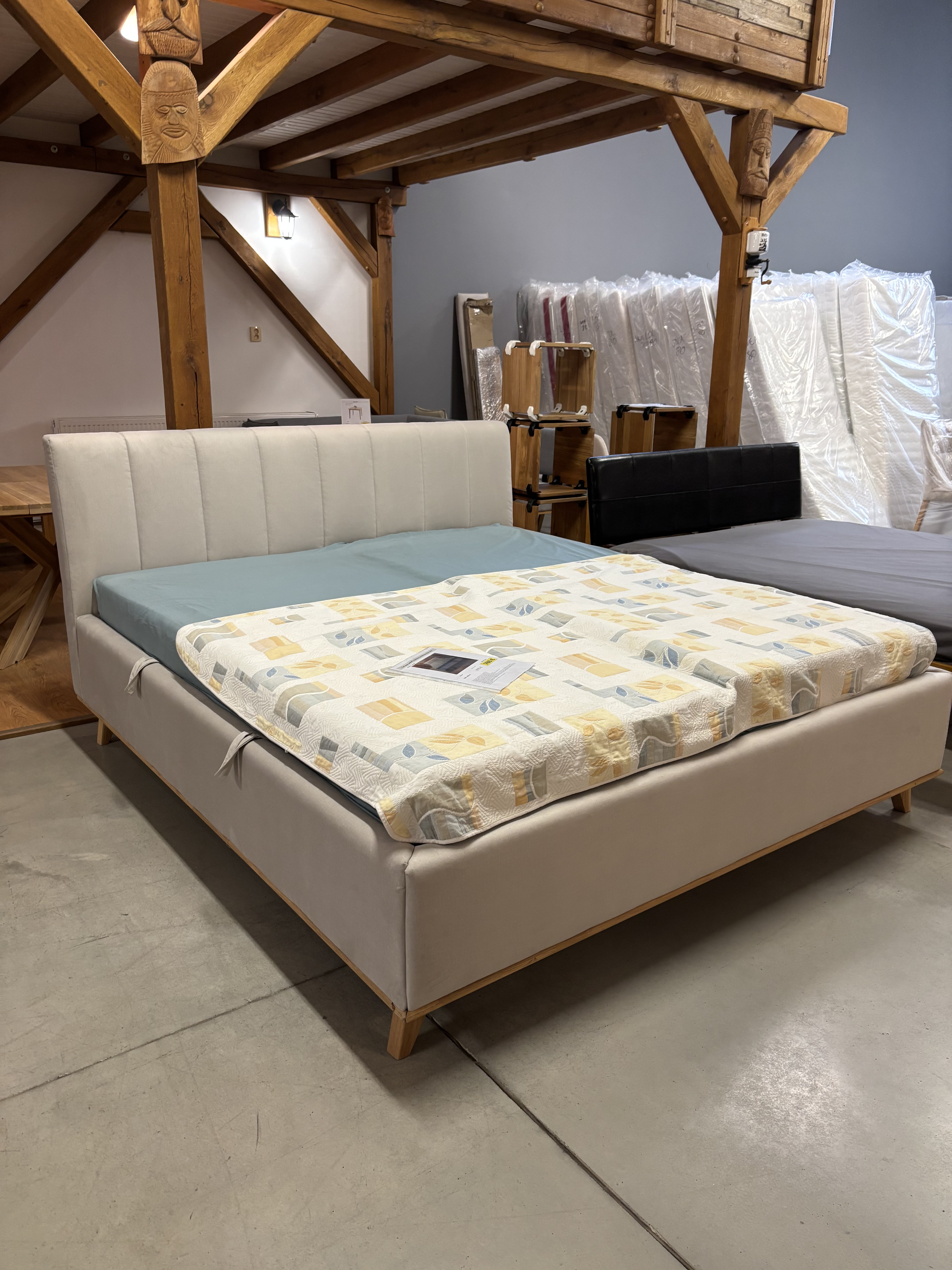 Čalúnená posteľ Toscana béžová, outlet