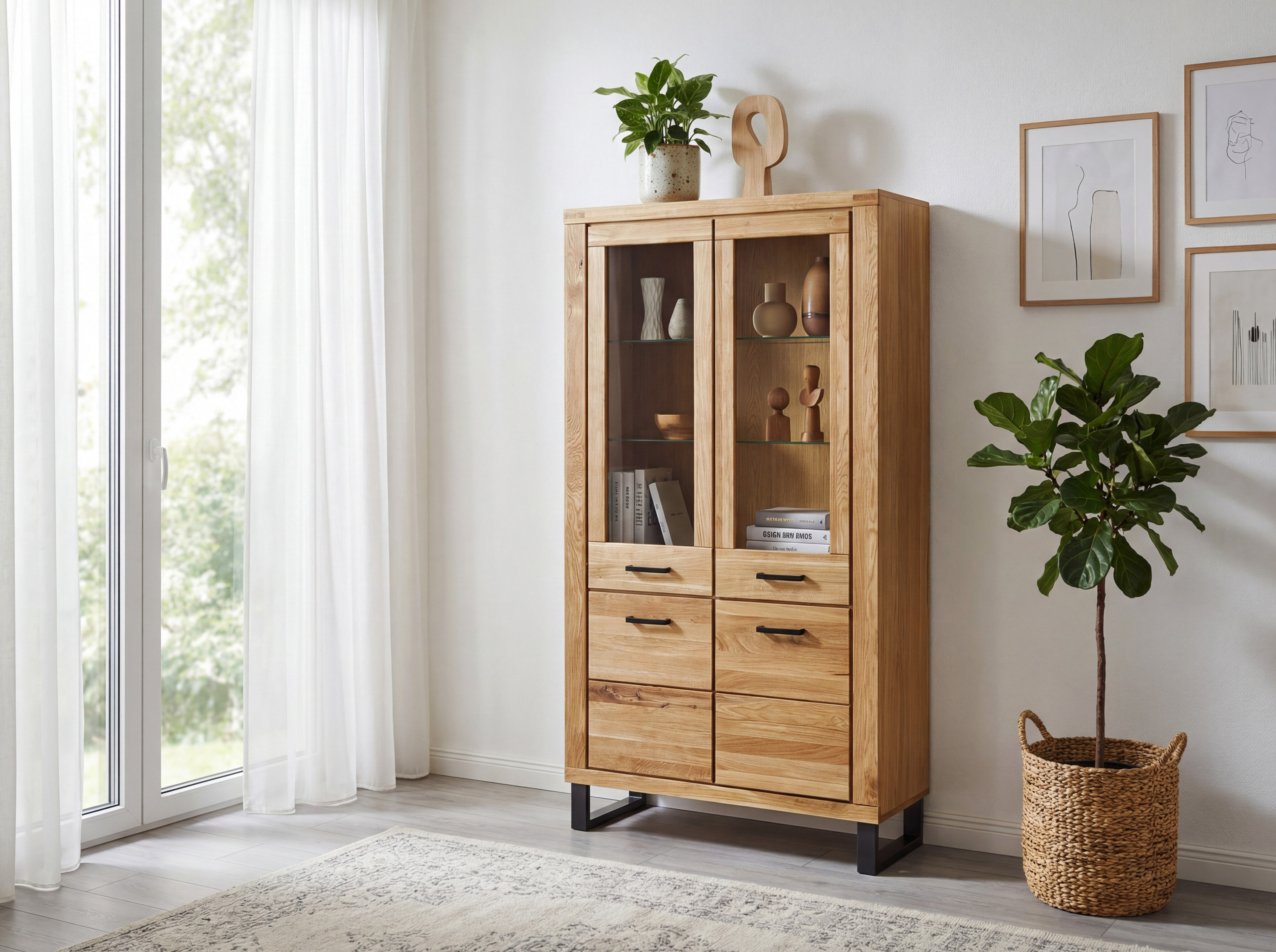 Zweiturige Eichenvitrine Martina mit verglasten Türen