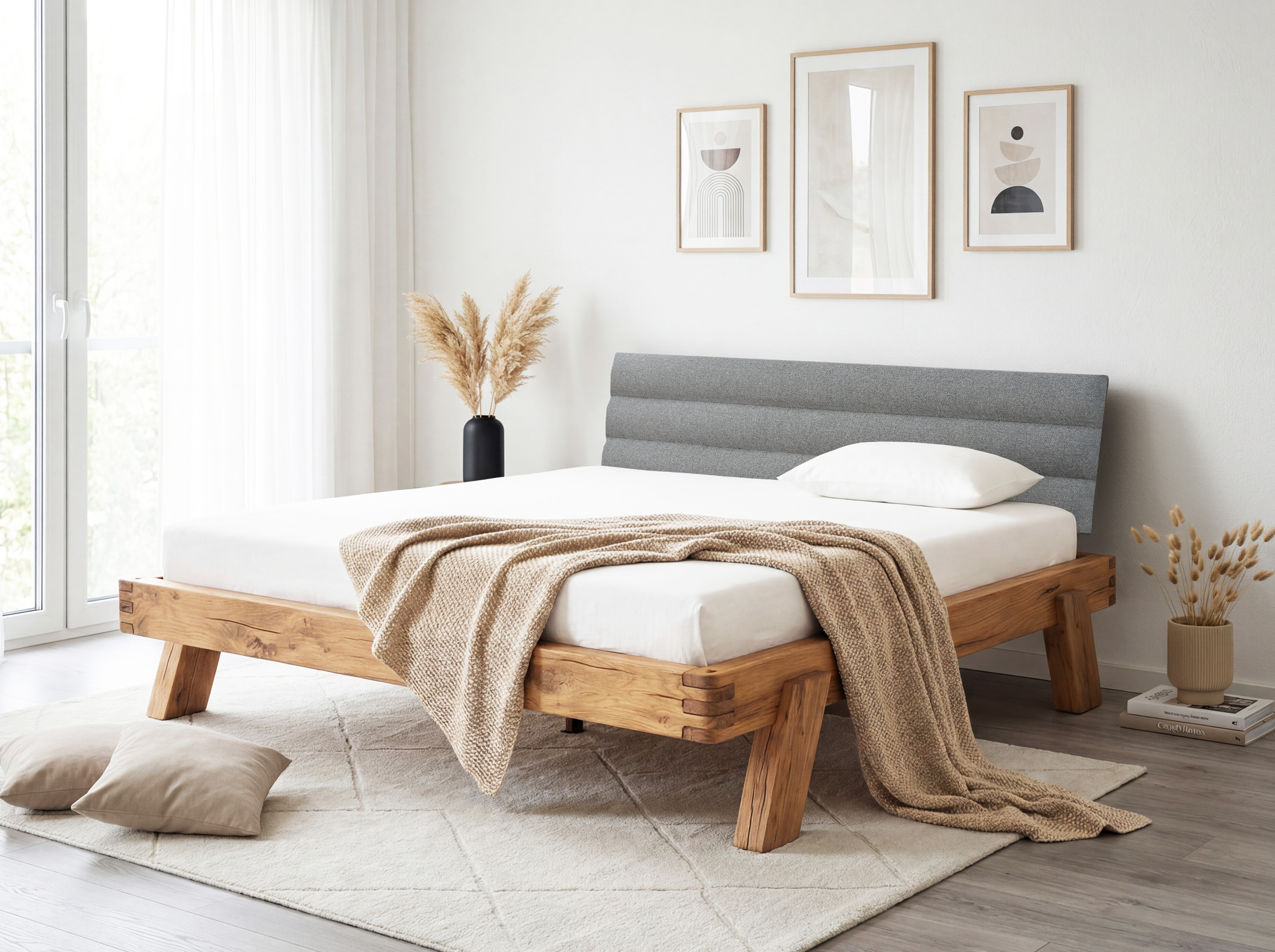 Masívna dubová posteľ Matej 180x200 cm s čalúneným sivým čelom