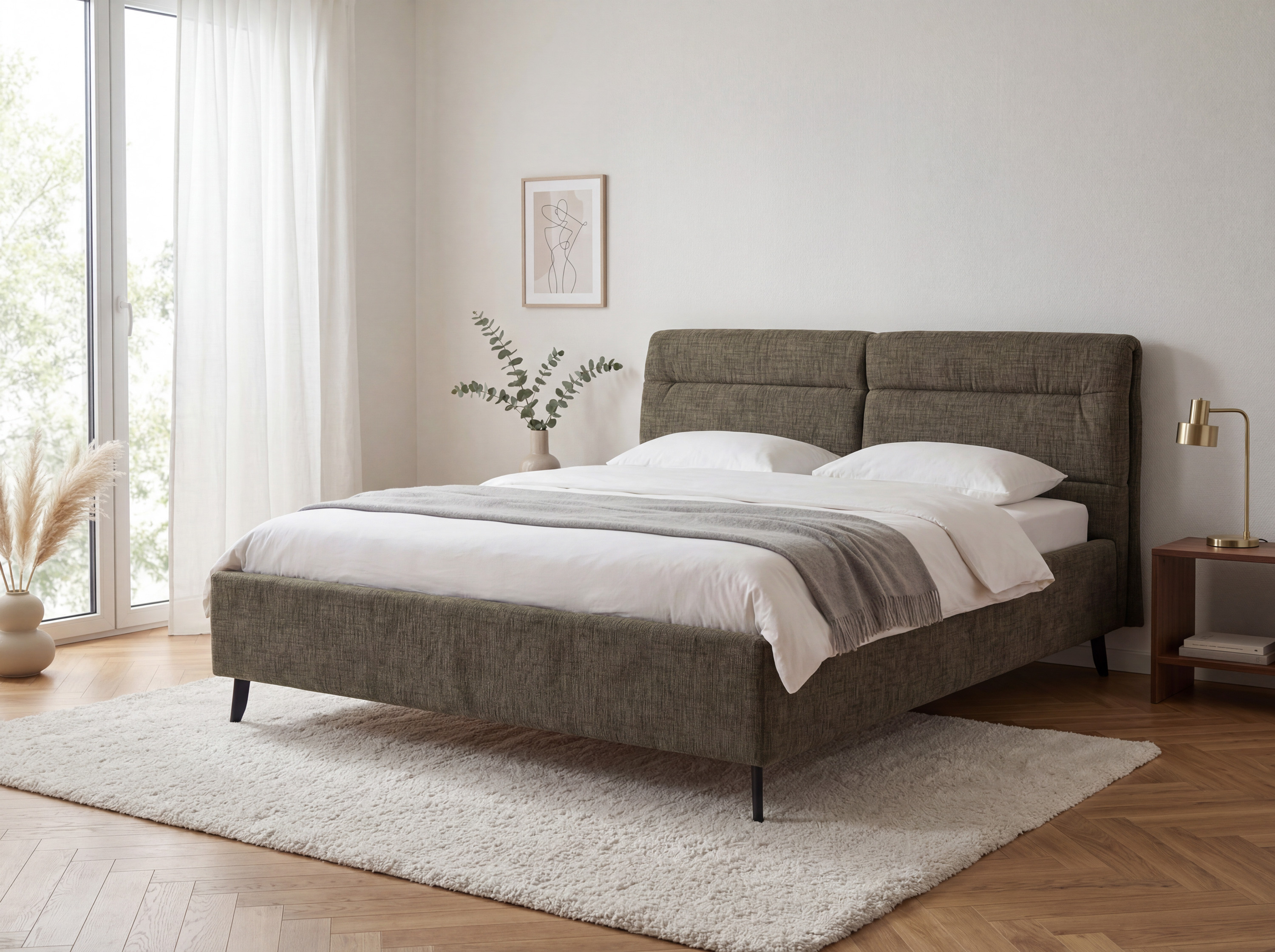 Čalúnená manželská posteľ v tmavozelenej látke City s čiernymi kovovými nohami