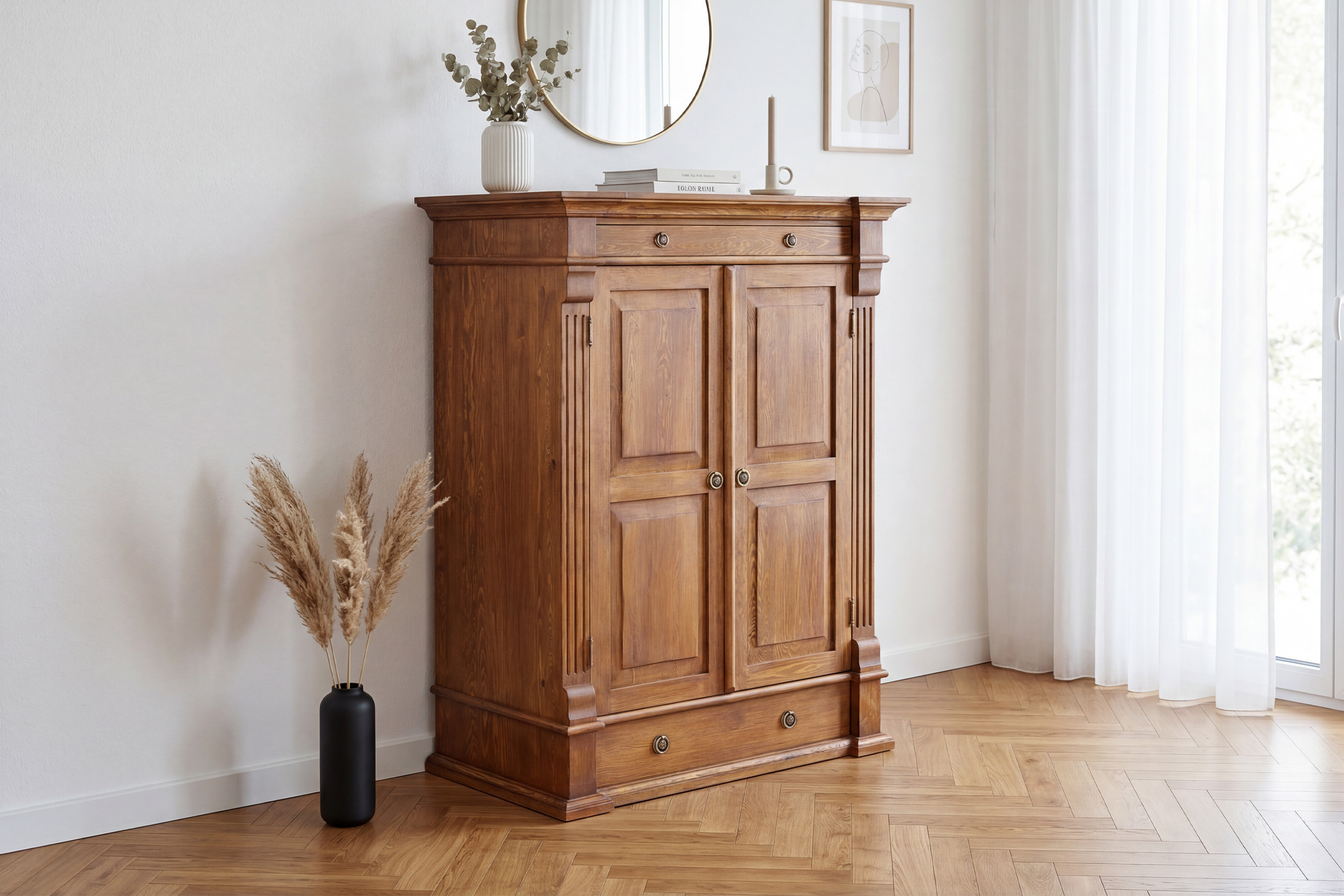 Prádelník Prestige z masívnej borovice v hnedom laku s patinou