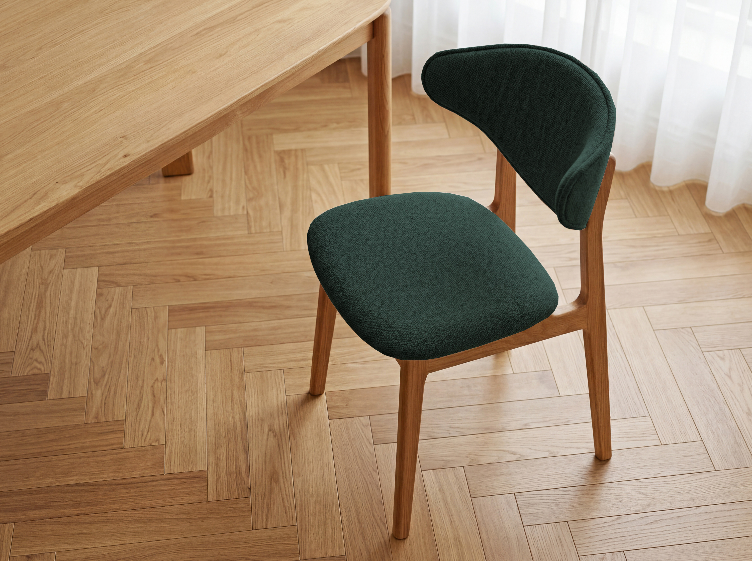 Čalúnená jedálenská stolička Valentína s dubovými nohami a látkovým sedákom