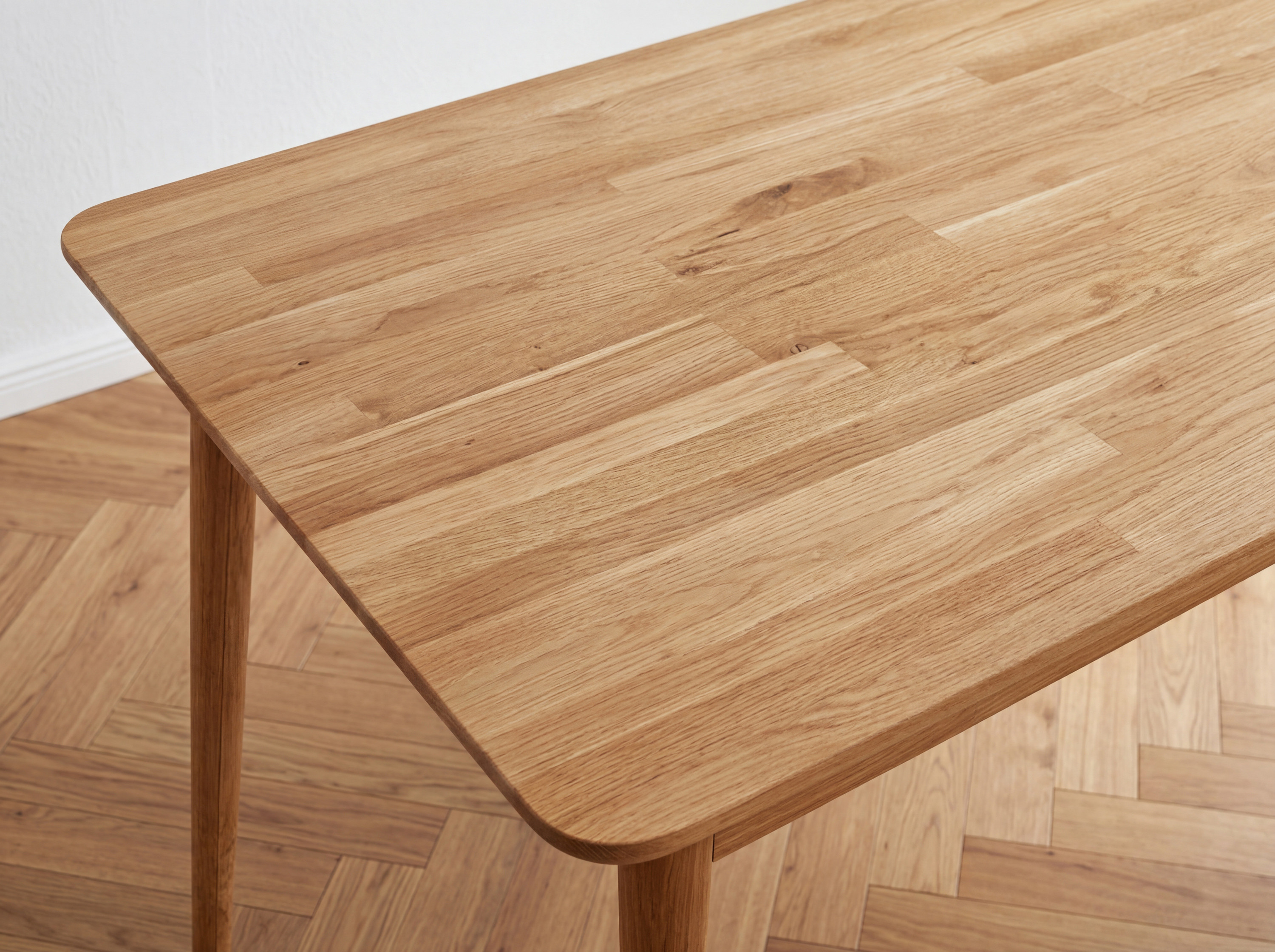 Eichentisch Eko 140 x 90 cm – Detail der Deckplatte mit Parkettmuster Finger Joint