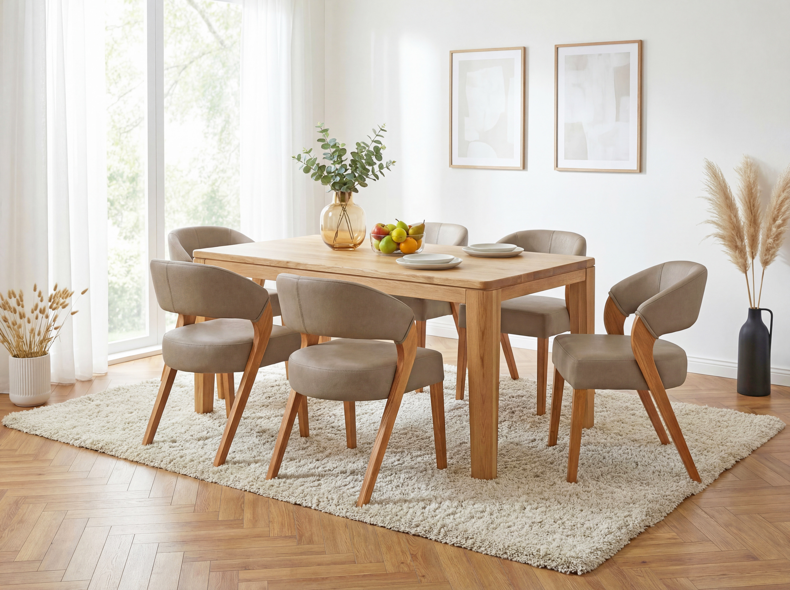 Dizajnová stolička s béžovou látkou Texas – bočný pohľad na dubovú konštrukciu