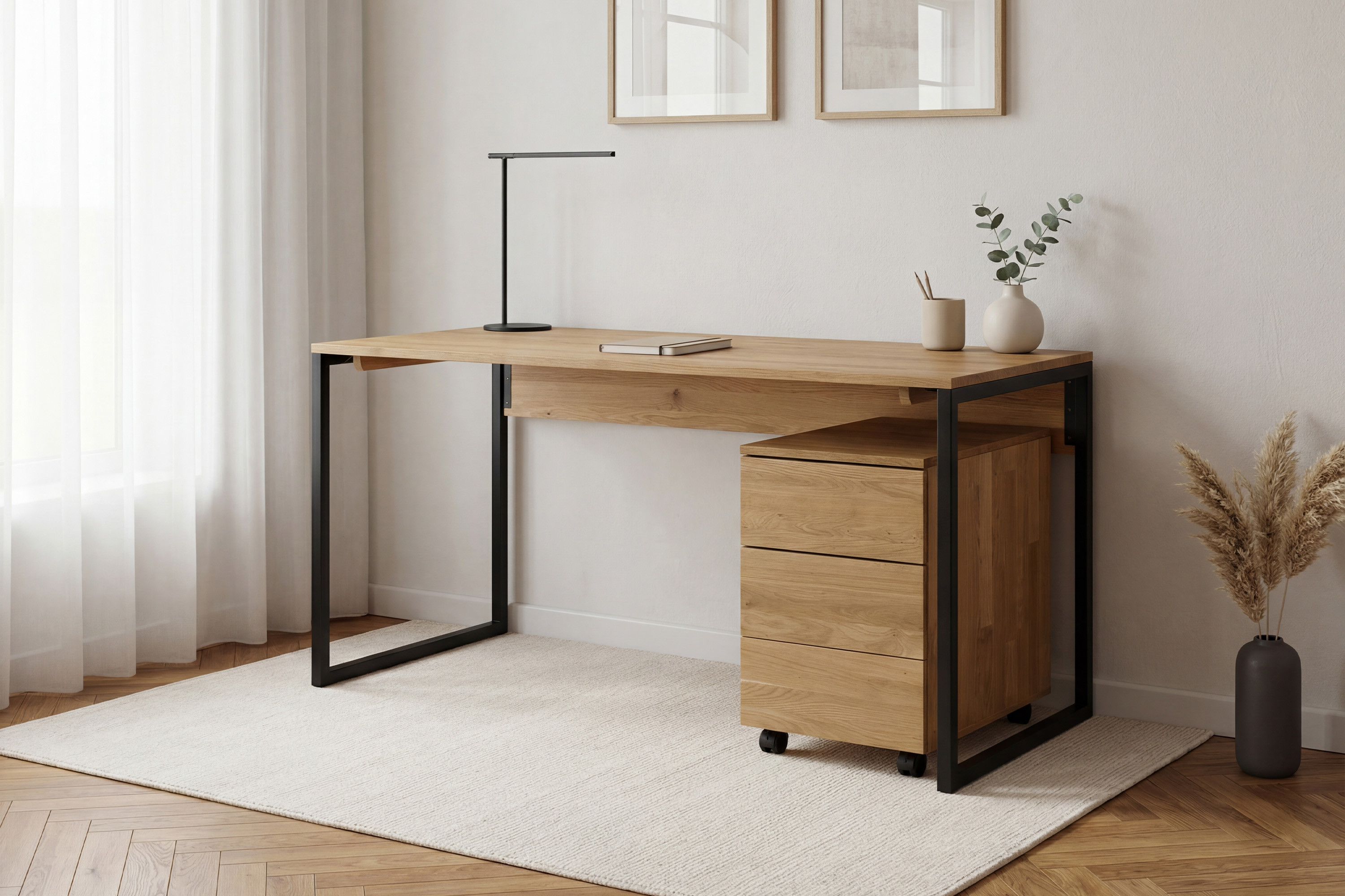 Masívny dubový písací stôl Albero s industriálnymi kovovými ližinami