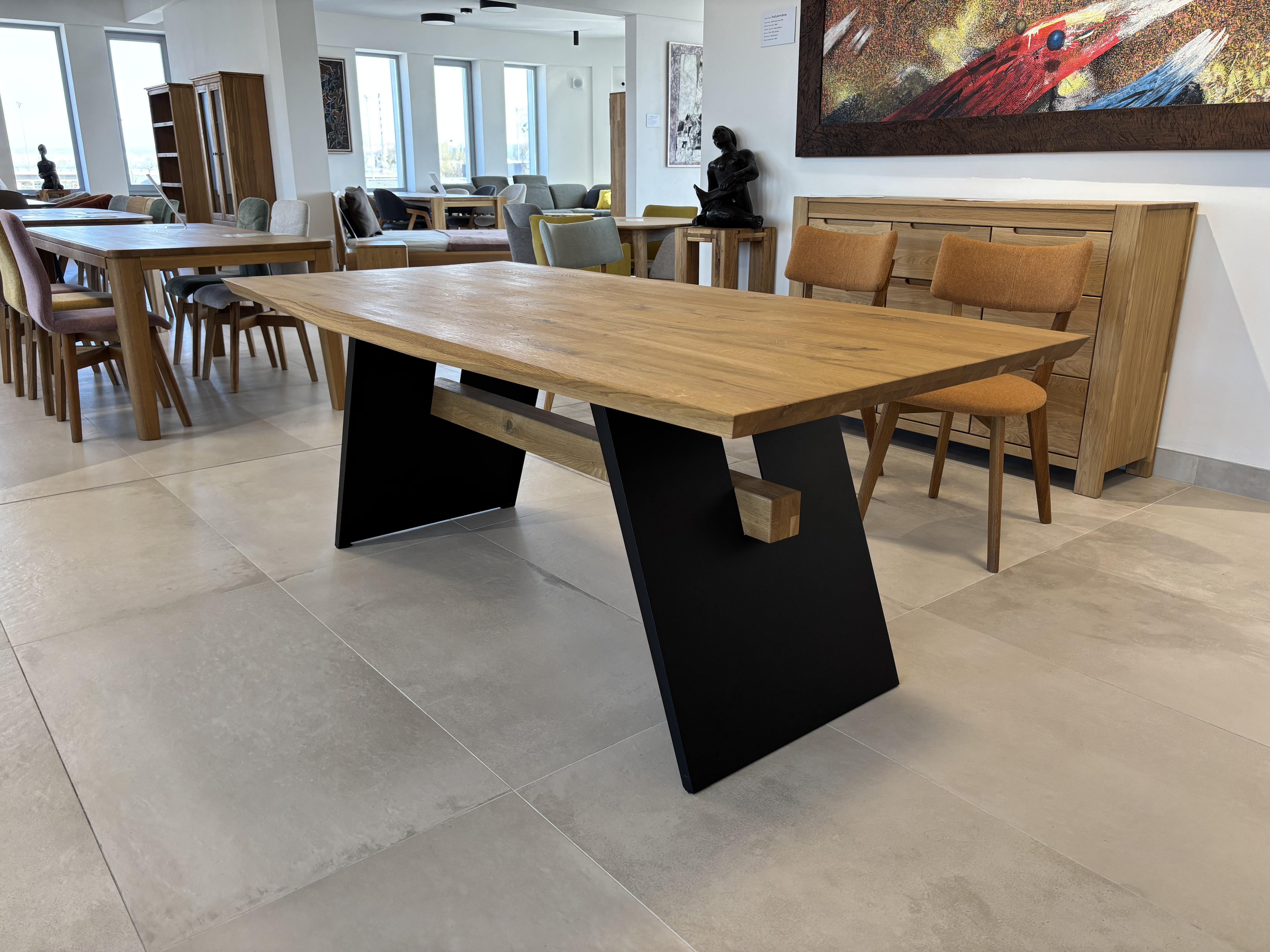 Jedálenský stôl Oscar s kovovými čiernymi nohami