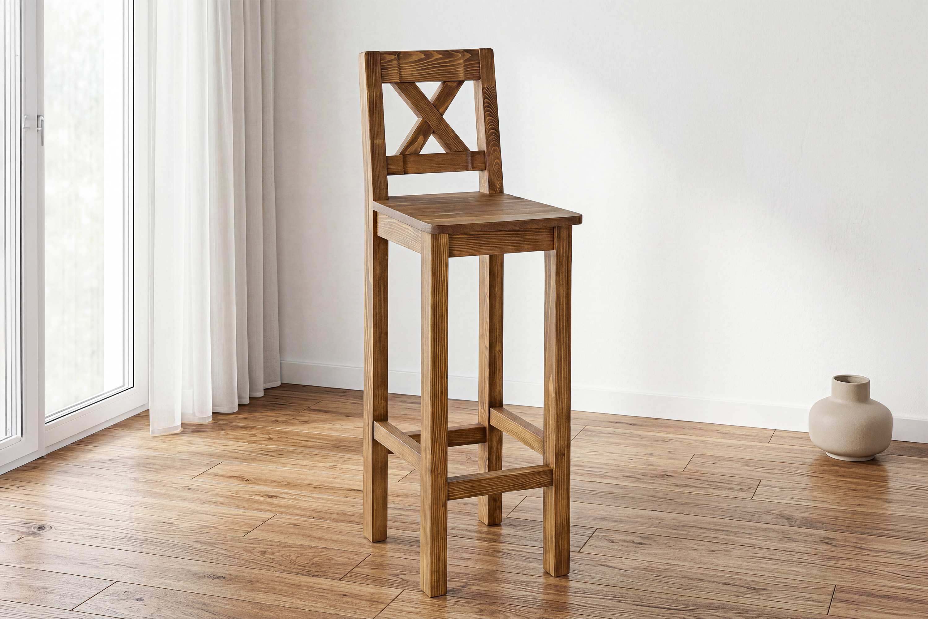 Rustikálna barová stolička z borovicového masívu v tmavo medovom odtieni