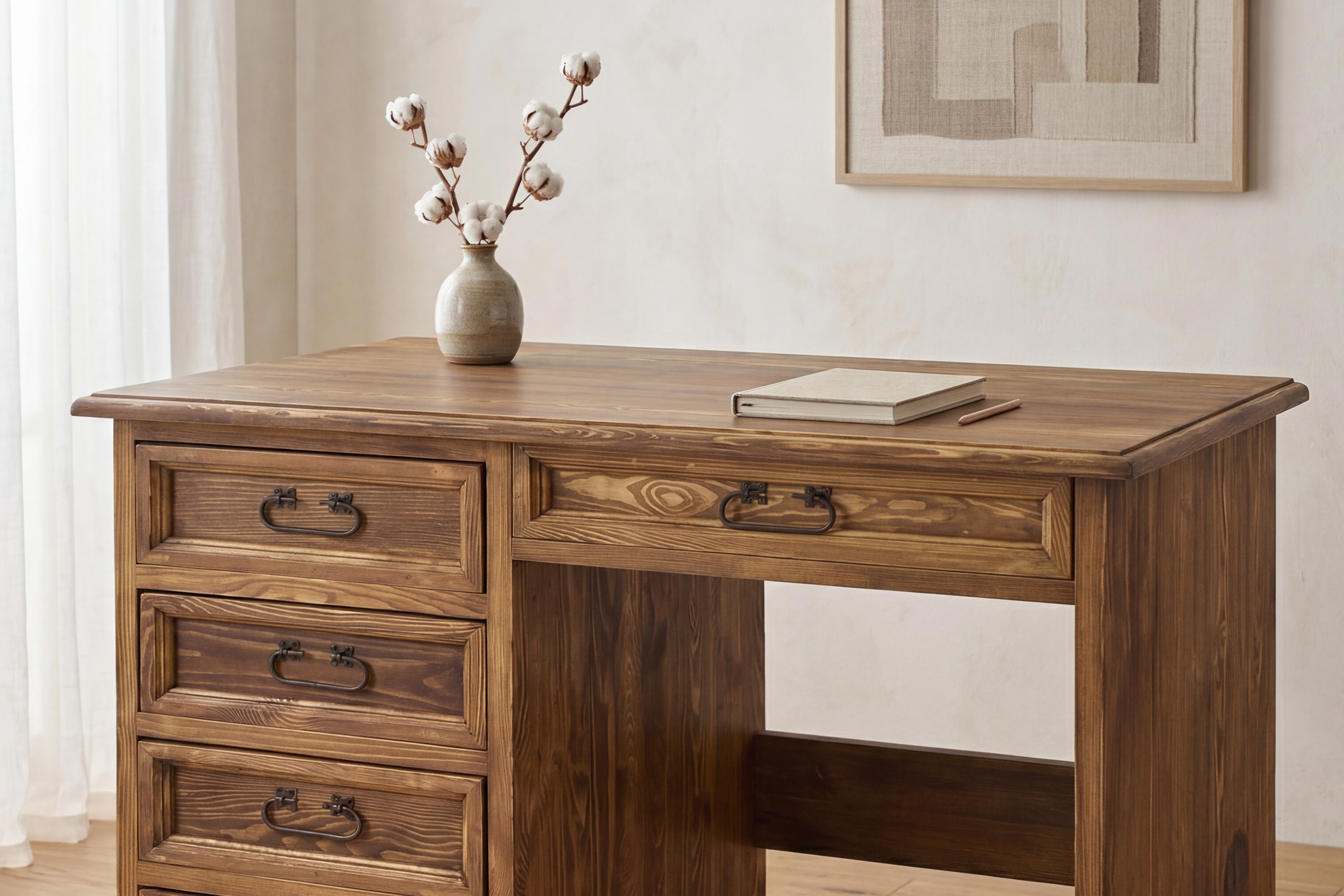 Detail zásuviek rustikálneho pracovného stola z masívnej borovice