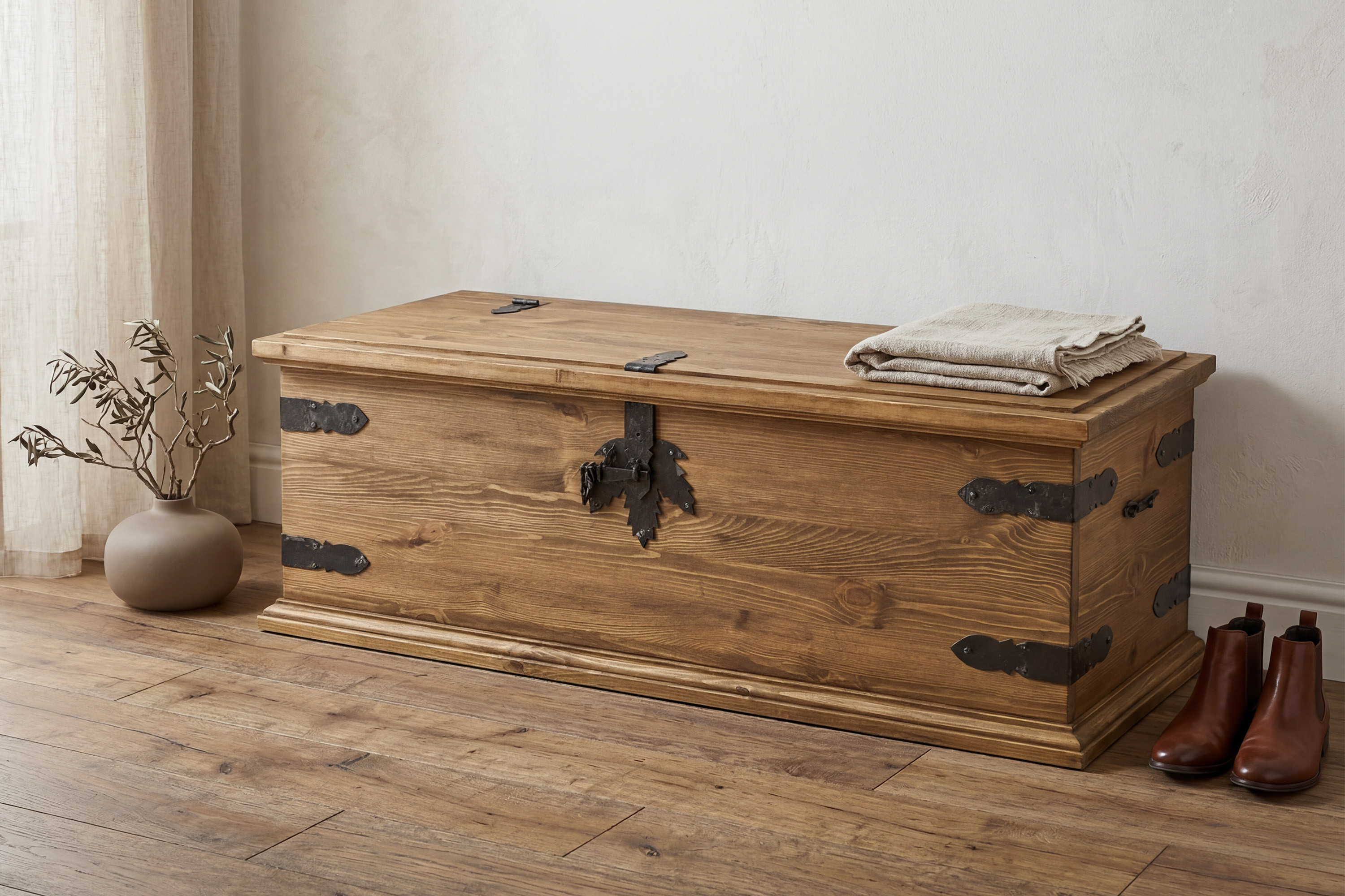 Truhla na topánky vo francúzskom štýle z borovicového dreva