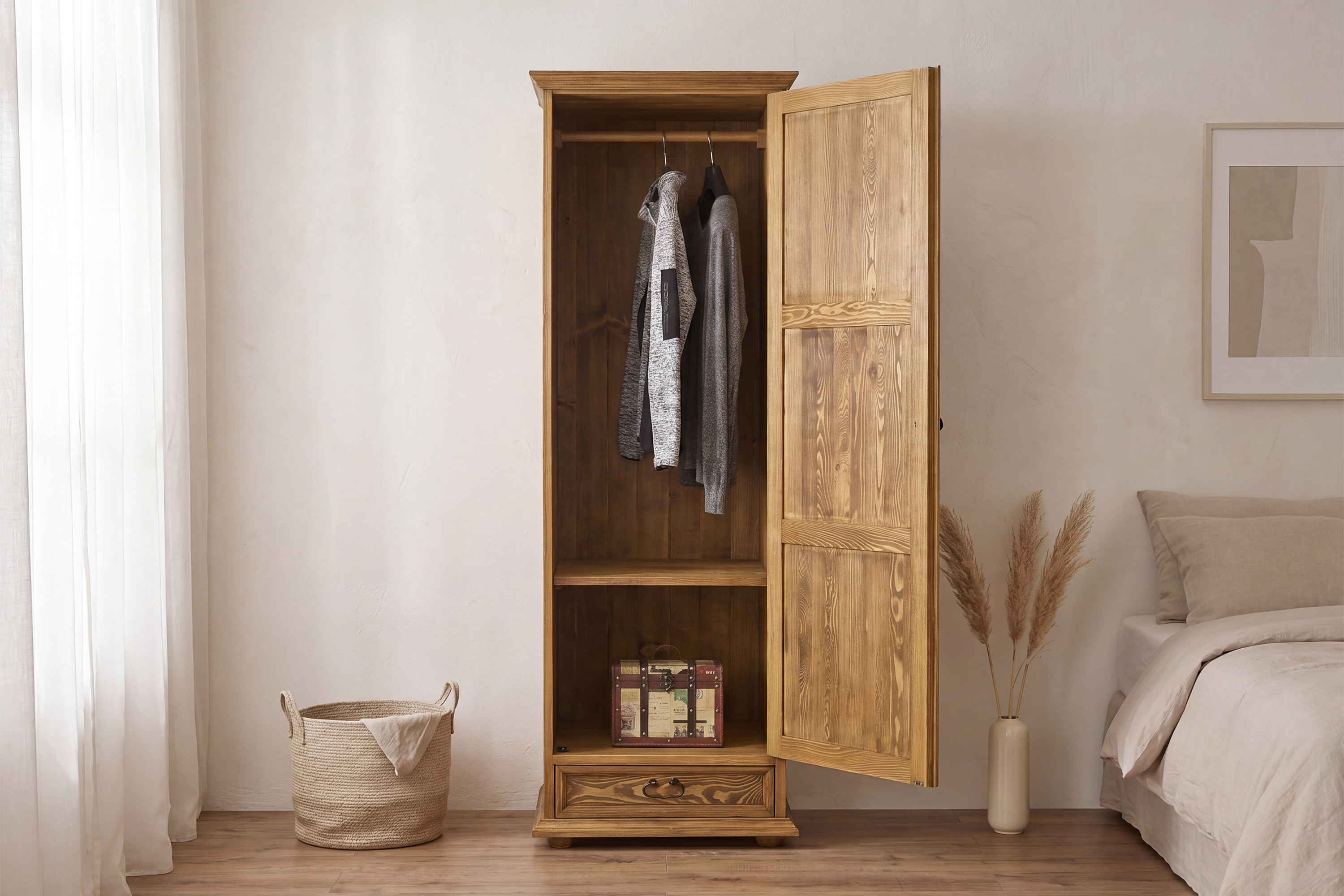 Rustikálna jednodverová skriňa s tyčou na zavesenie a spodnými zásuvkami