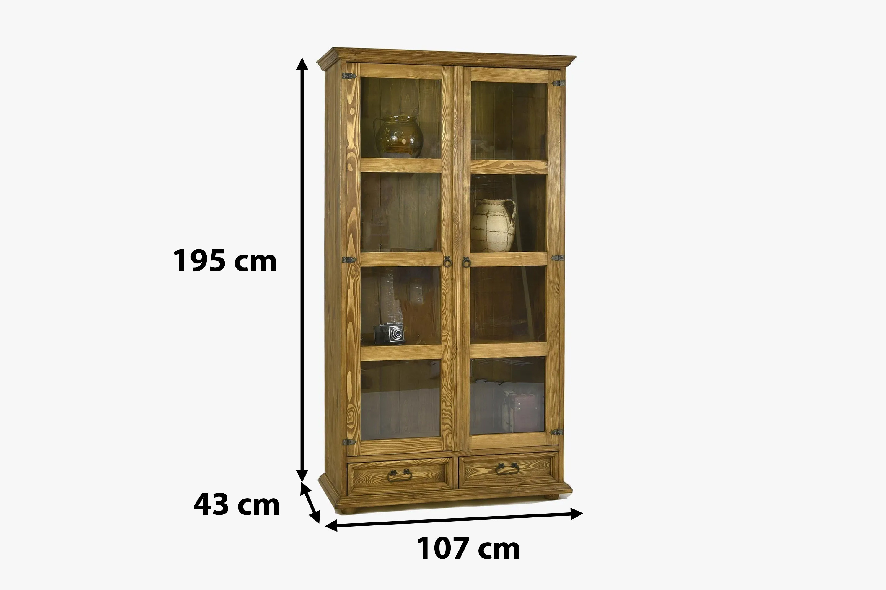 Rozmery presklenej vitríny série Venkov – výška 195 cm, šírka 107 cm, hĺbka 43 cm
