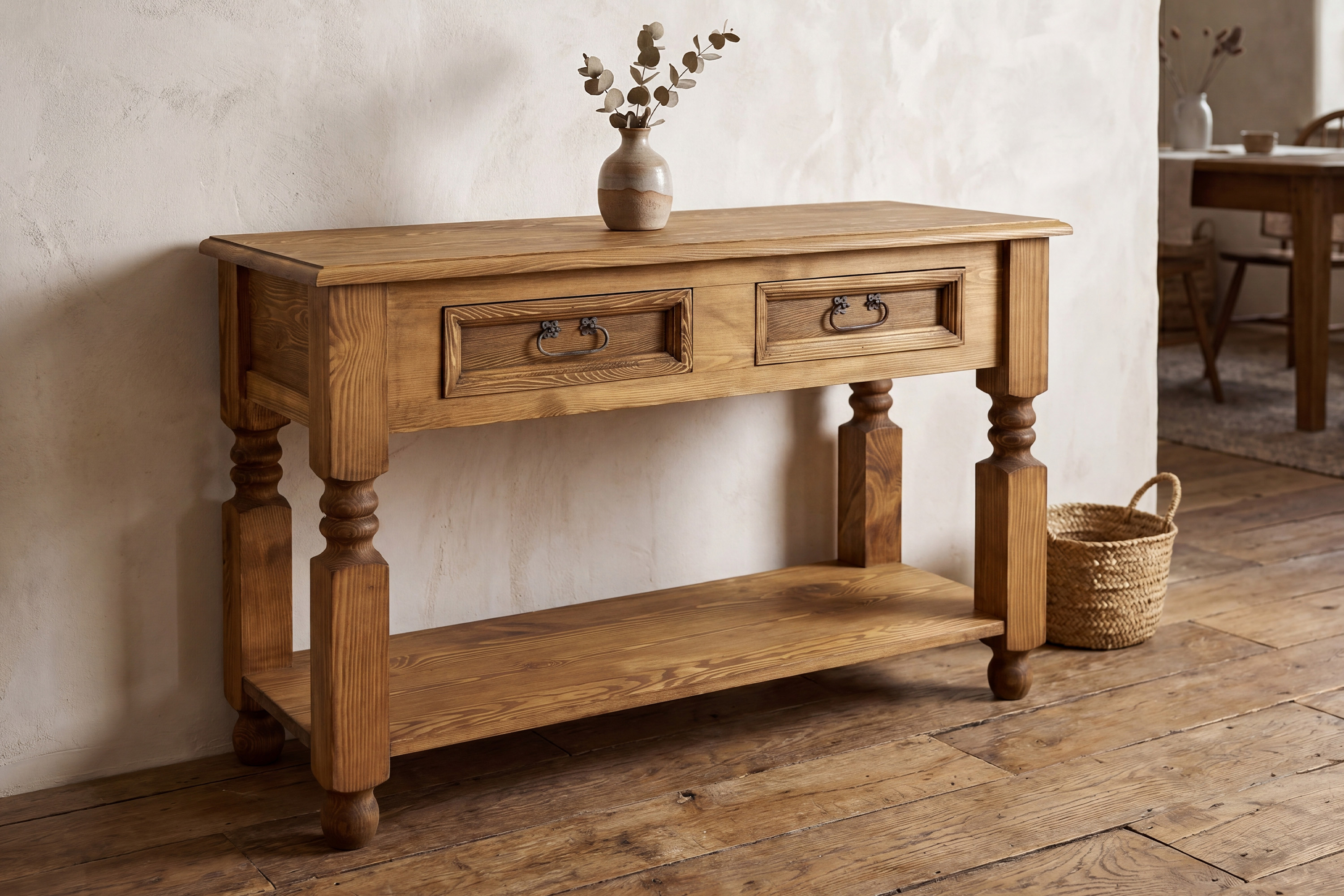 Príručný stolík do jedálne vo francúzskom štýle z masívnej borovice