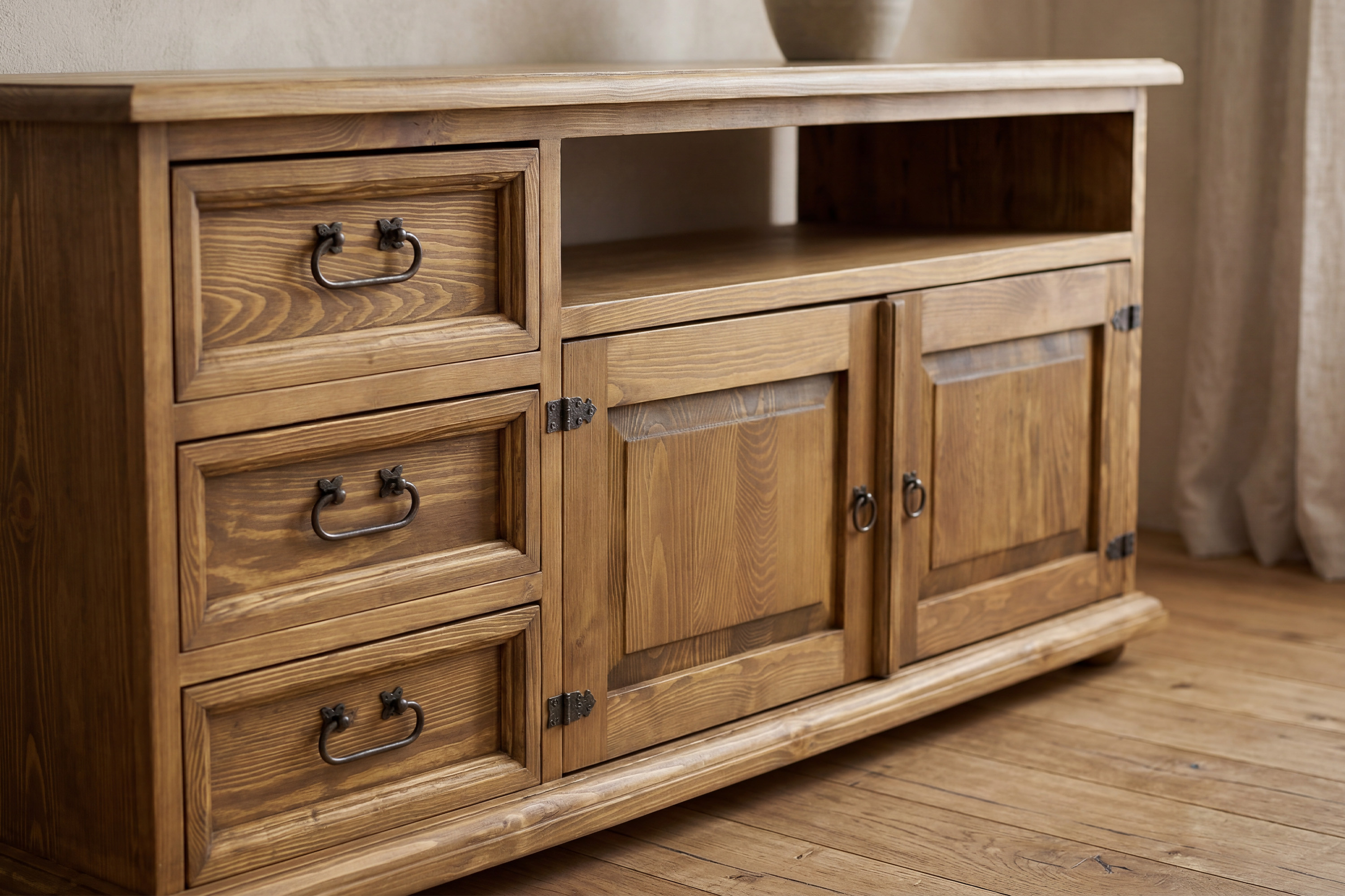 Rustikální TV komoda ve francouzském venkovském stylu