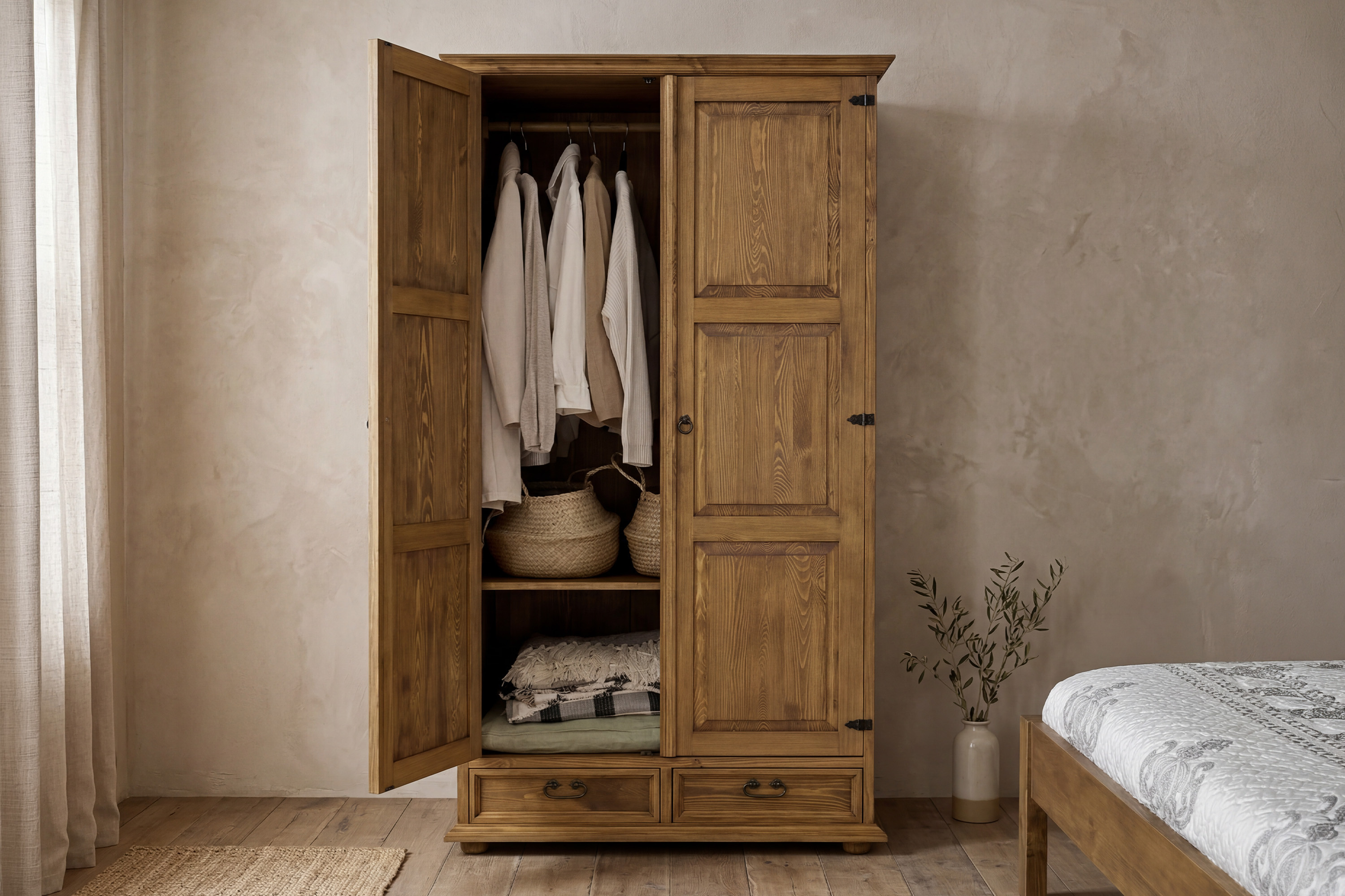 Šatníková skriňa rustikálna so šatníkovou tyčou, policou a dvomi zásuvkami