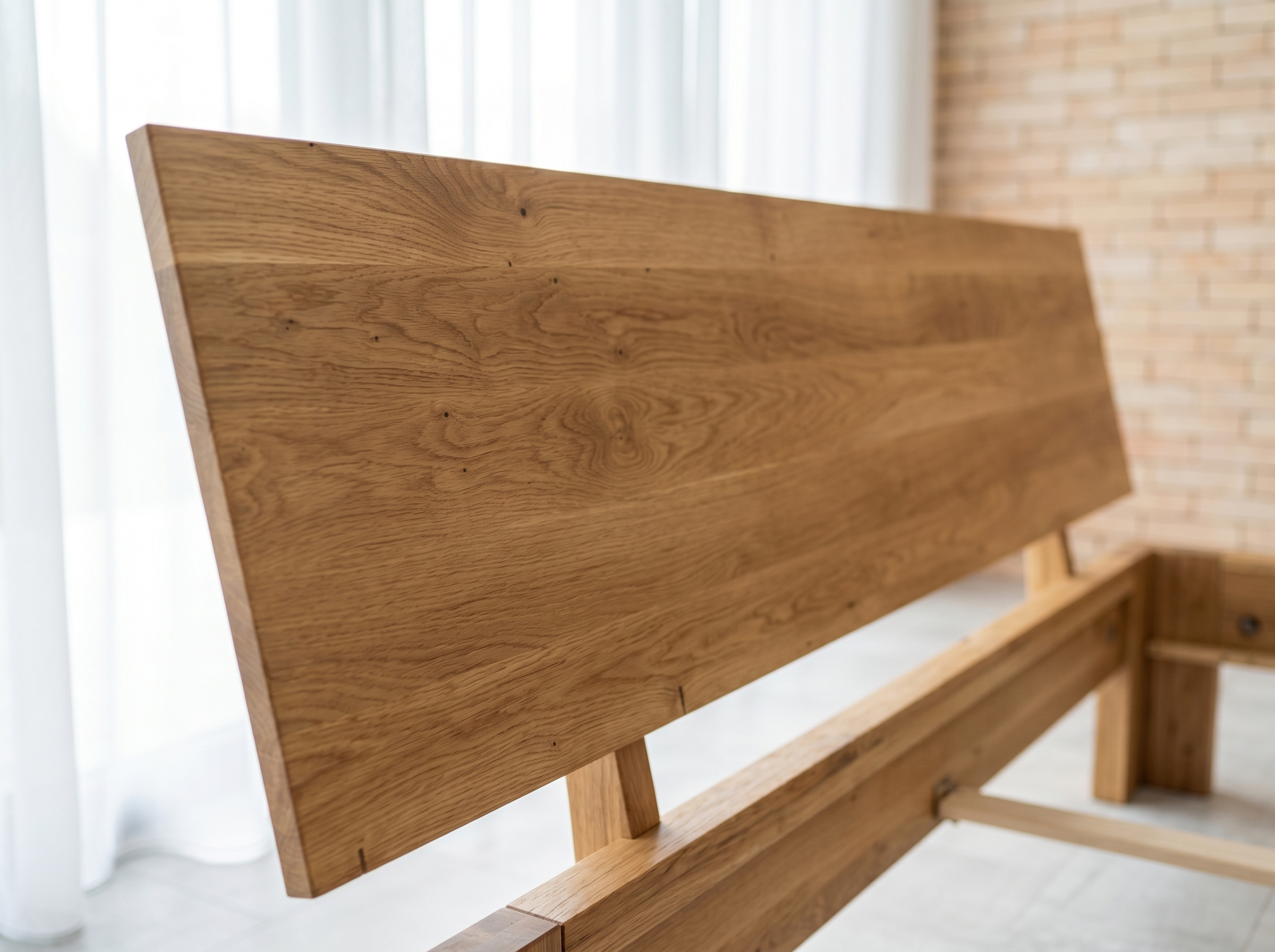 Dubová manželská posteľ Queen z masívu s dreveným čelom