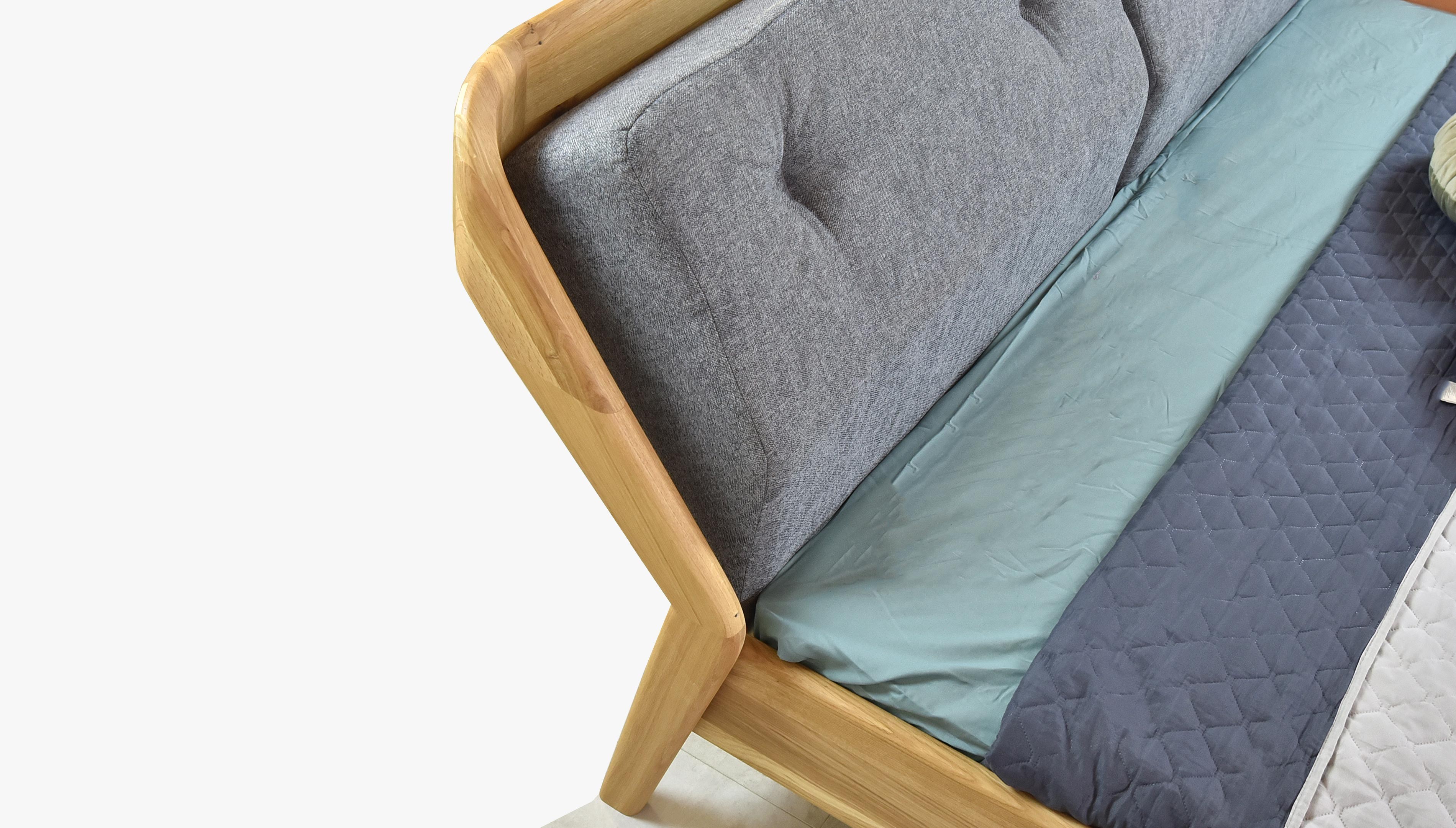 Detail des Eichenbettes Milenium