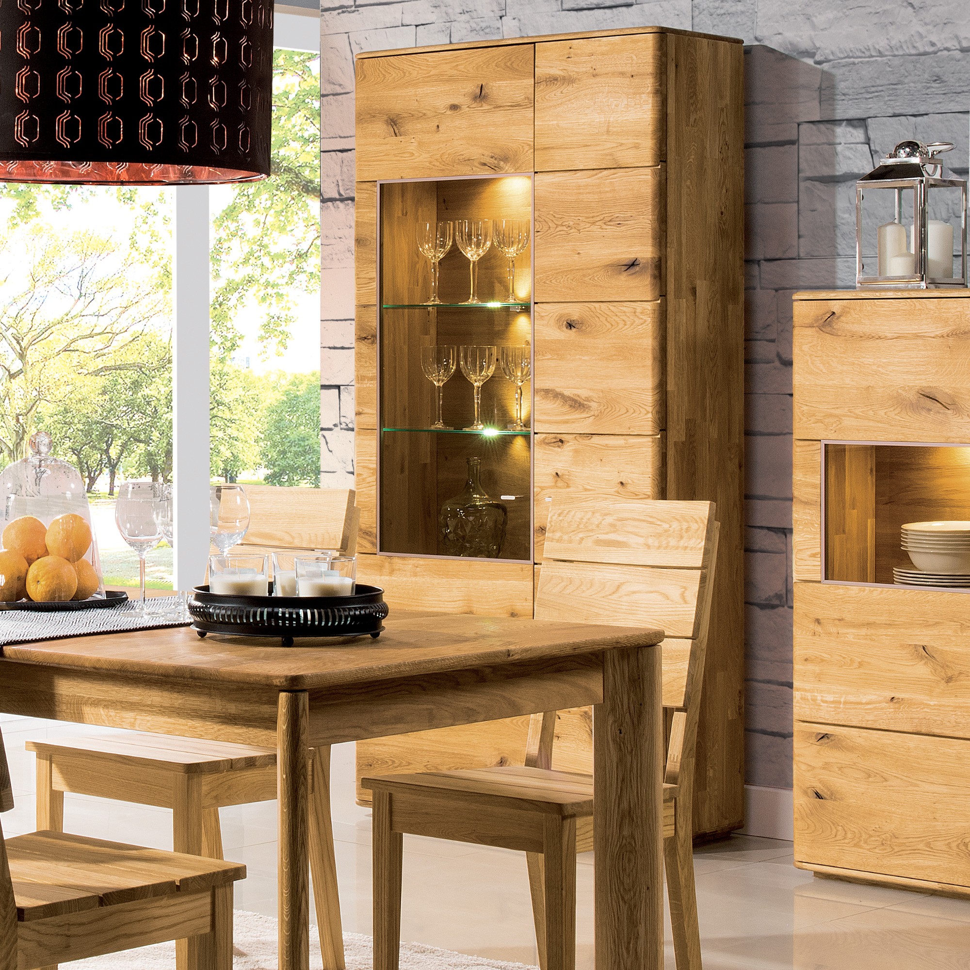 Magas keskeny komód, szélesebb, üvegezett résszel, TYP 12 Texas