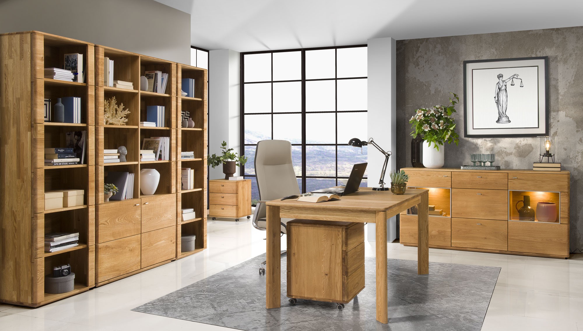 Kommode mit Schubladen auf Rollen aus Massivholz